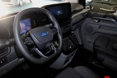 Fahrzeugabbildung Ford Tourneo Custom 2.0 EcoBlue L1 Titanium AUTOMATIK