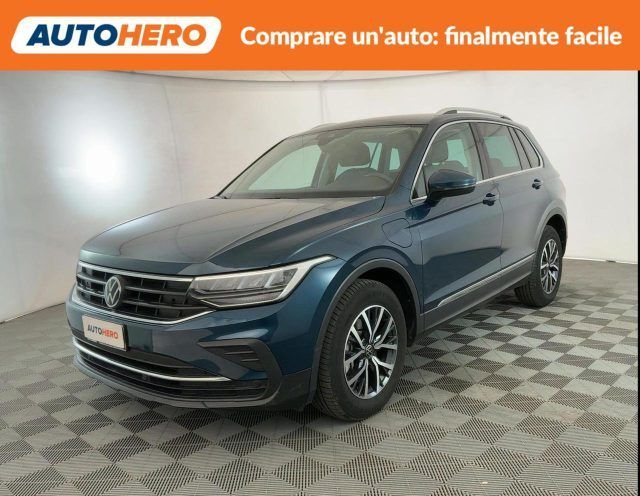 Volkswagen Tiguan - 1