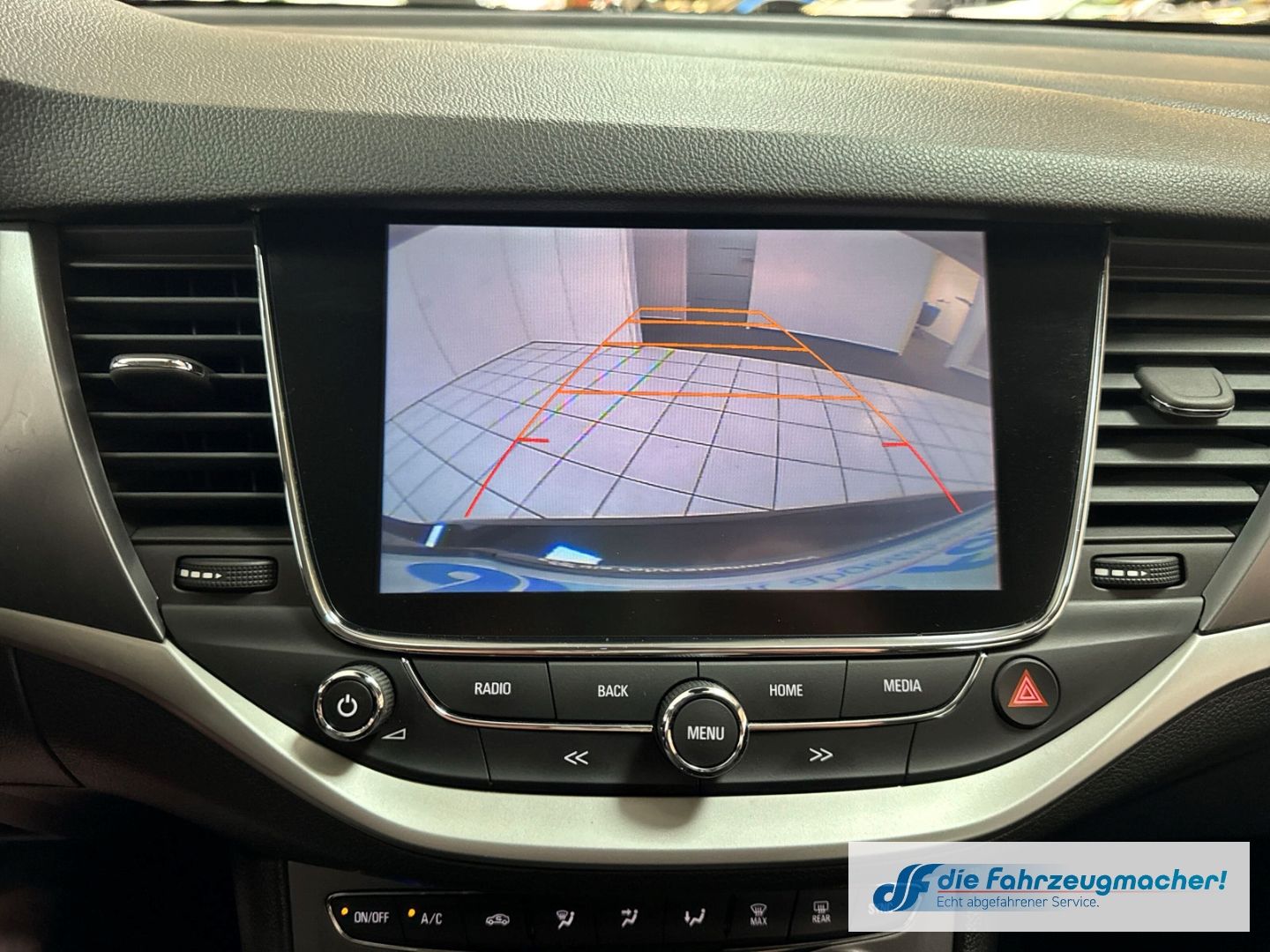 Fahrzeugabbildung Opel Astra K Sports Tourer Edition Start Stop Navi AC