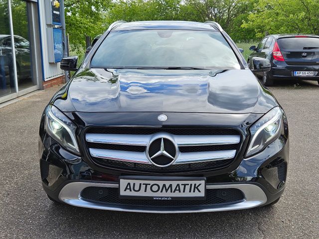 MERCEDES-BENZ GLA 200 CDI Automatik Panoramaglasdach Navi AHK