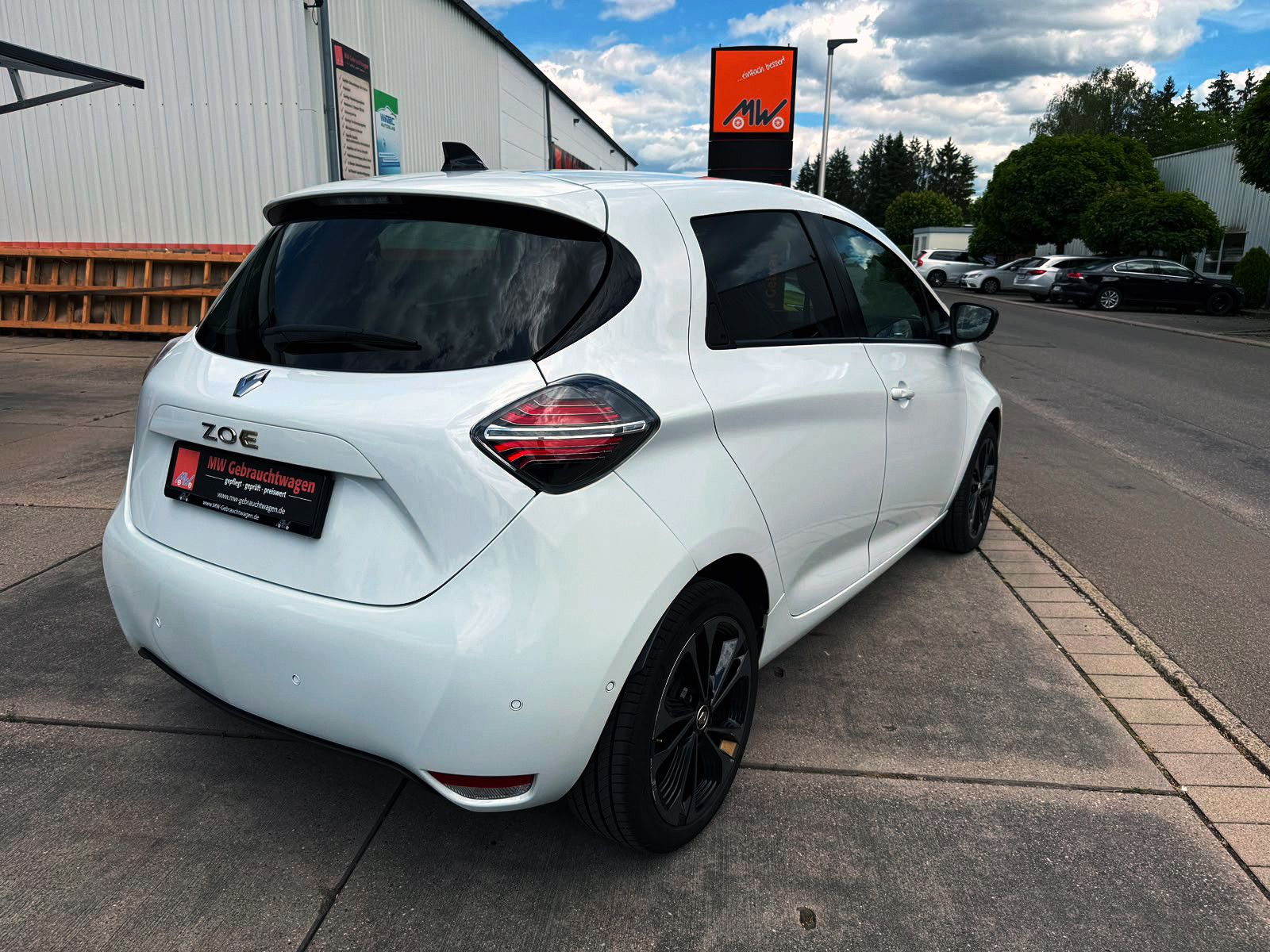 Fahrzeugabbildung Renault ZOE R135 Iconic 52kWh KAM NAV BOSE SHZ PDC LED