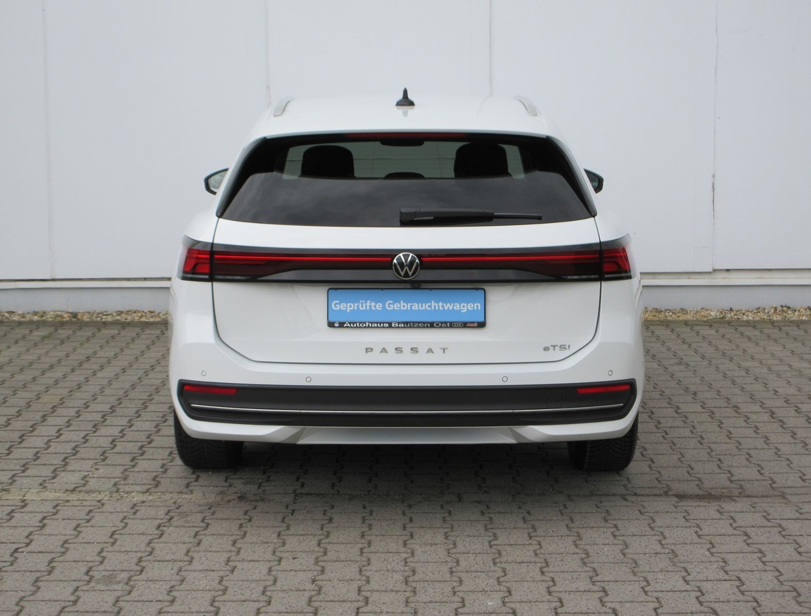 Passat Variant 1.5 eTSI DSG IQ.DRIVE/AHK/LED/NAV