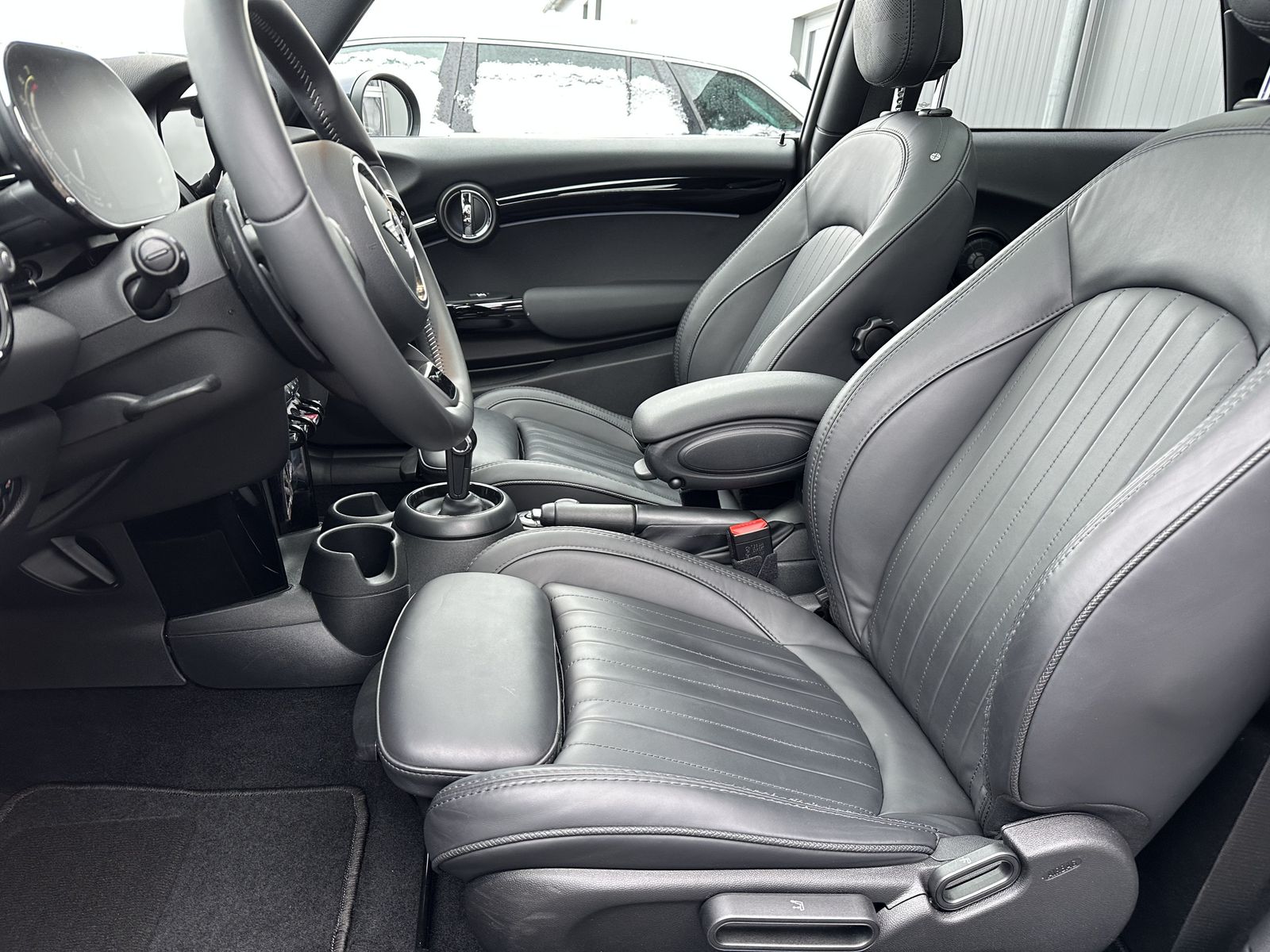 Fahrzeugabbildung MINI Cooper S Classic Trim NAV+LED+PANO+KAMERA+HEADUP