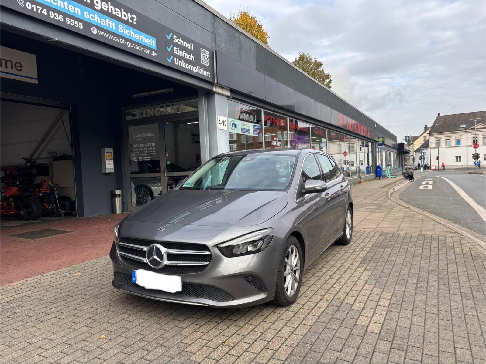 Mercedes-Benz B 180
