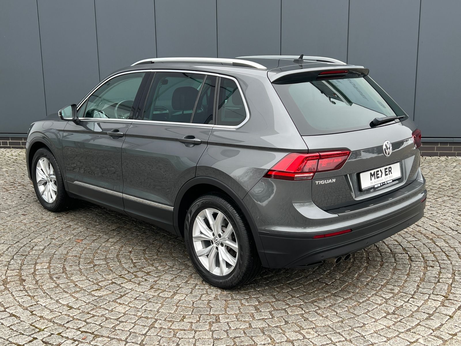 Fahrzeugabbildung Volkswagen Tiguan Comfortline 1.4 TSI DSG *LED, ergoActive,