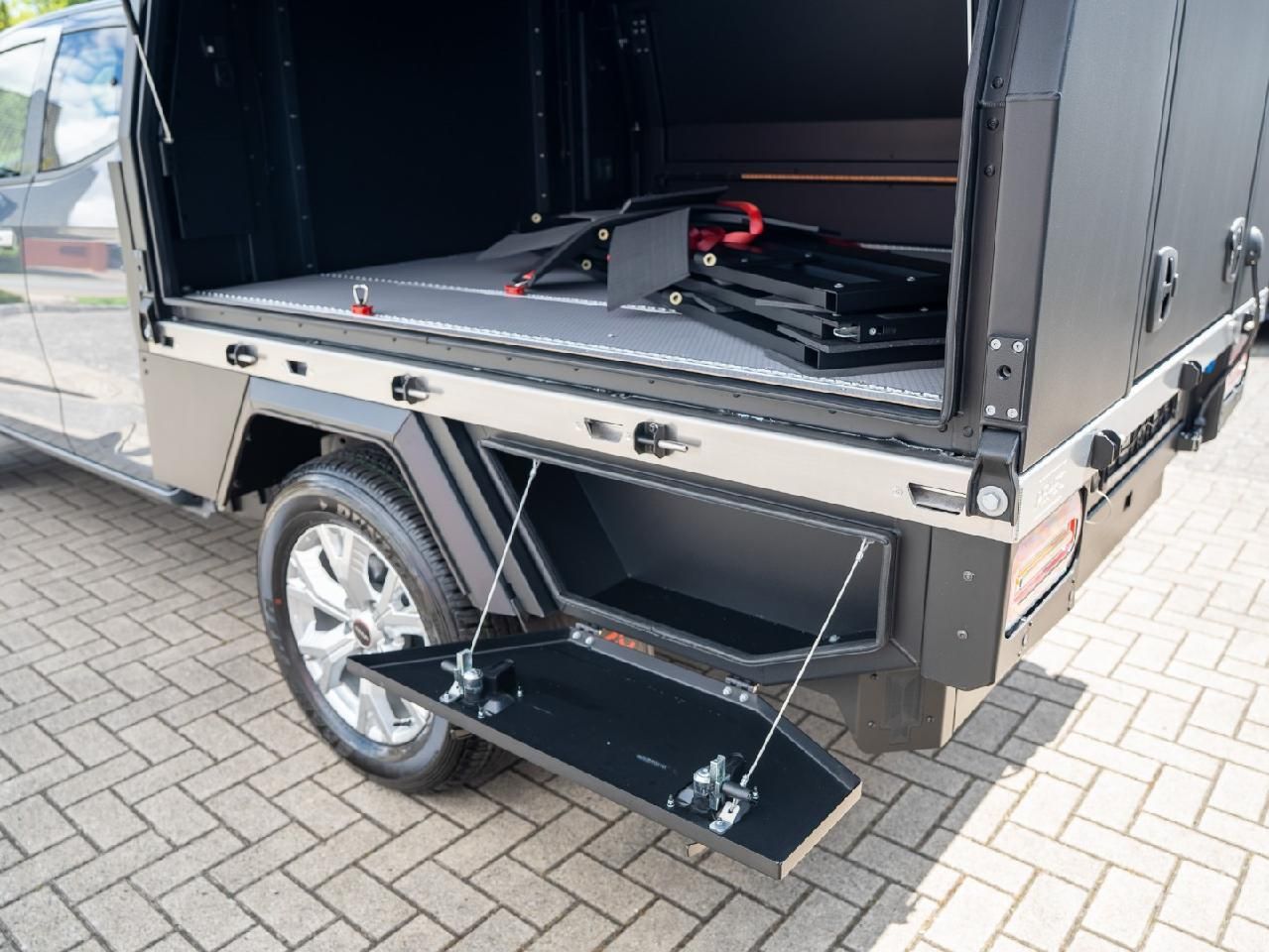 Fahrzeugabbildung Isuzu D-Max Space Cab LS PEPEC Umbau