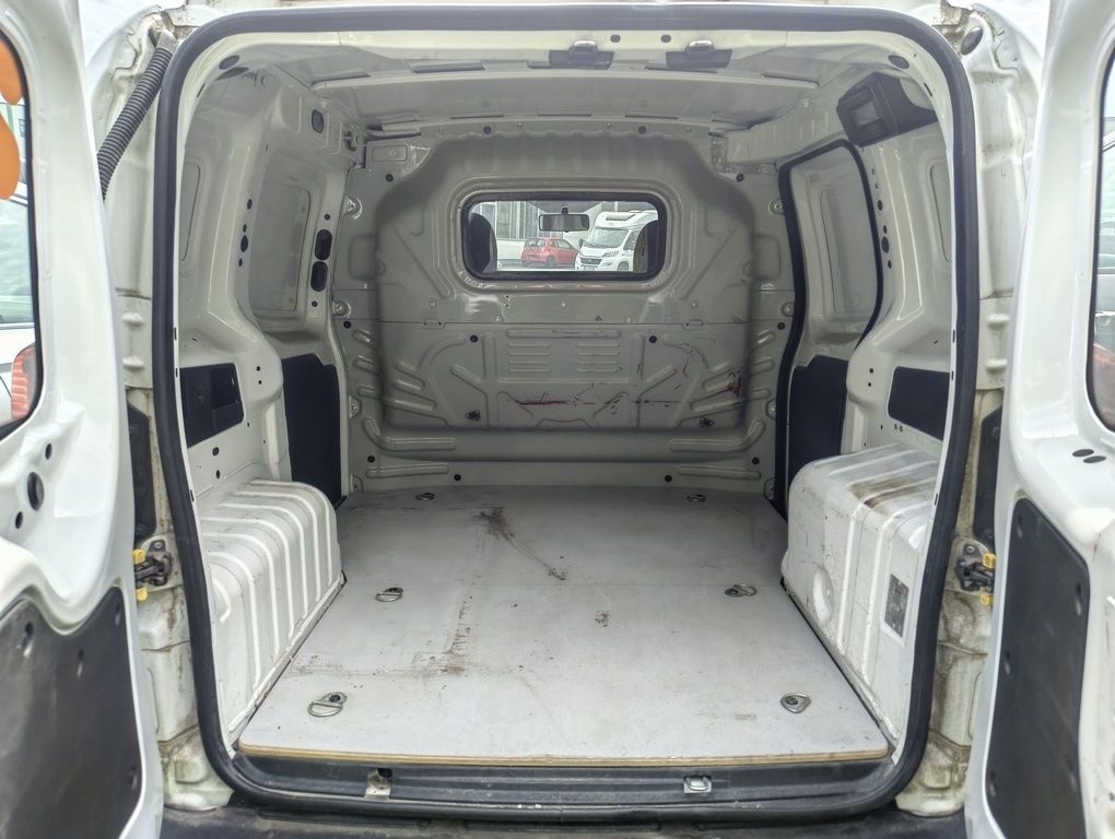 Fahrzeugabbildung Fiat Fiorino SX 1.3 Multijet Schiebetür *UNFALL*