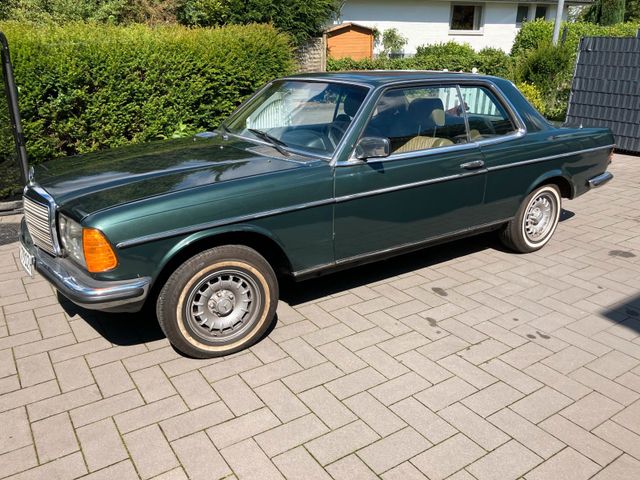 Mercedes-Benz W123 Coupé 230 CE