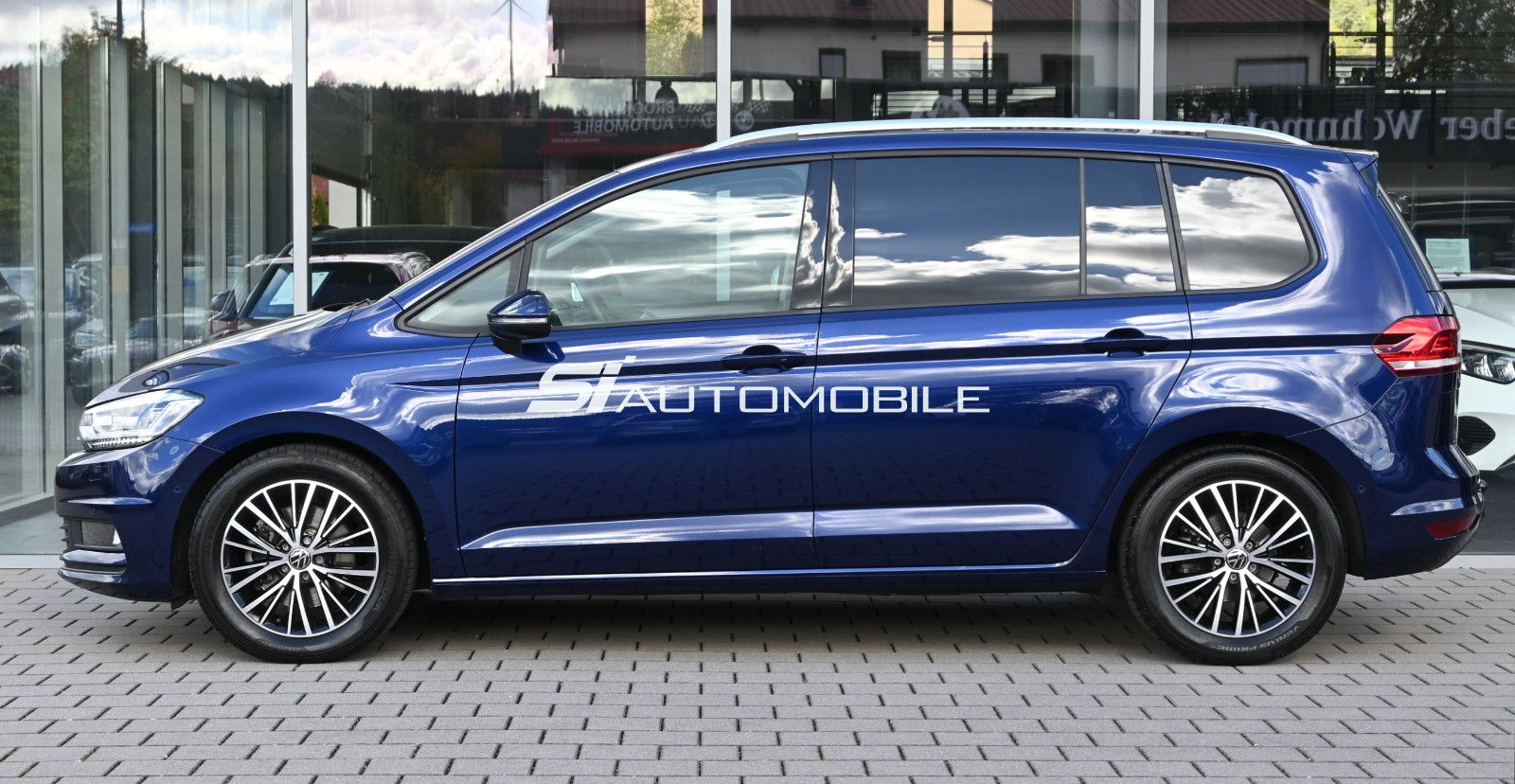 Fahrzeugabbildung Volkswagen Touran 1.5 TSI DSG °ACC°AHK°DYNAUD.°ERGO°STANDHZ