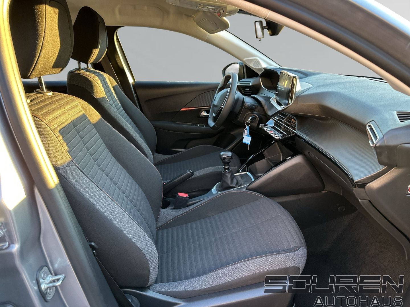 Fahrzeugabbildung Peugeot 208 1.2 PureTech 100 Active Pack Apple CarPlay+A