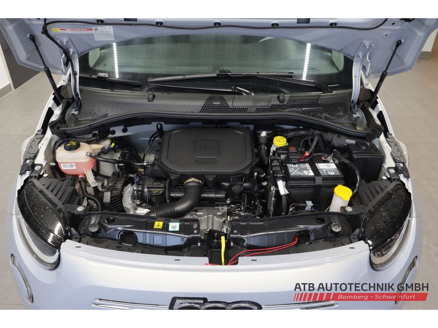 Fahrzeugabbildung Fiat 500 ICON + Komfortpaket Hybrid 1.0l PDC Rückfahr