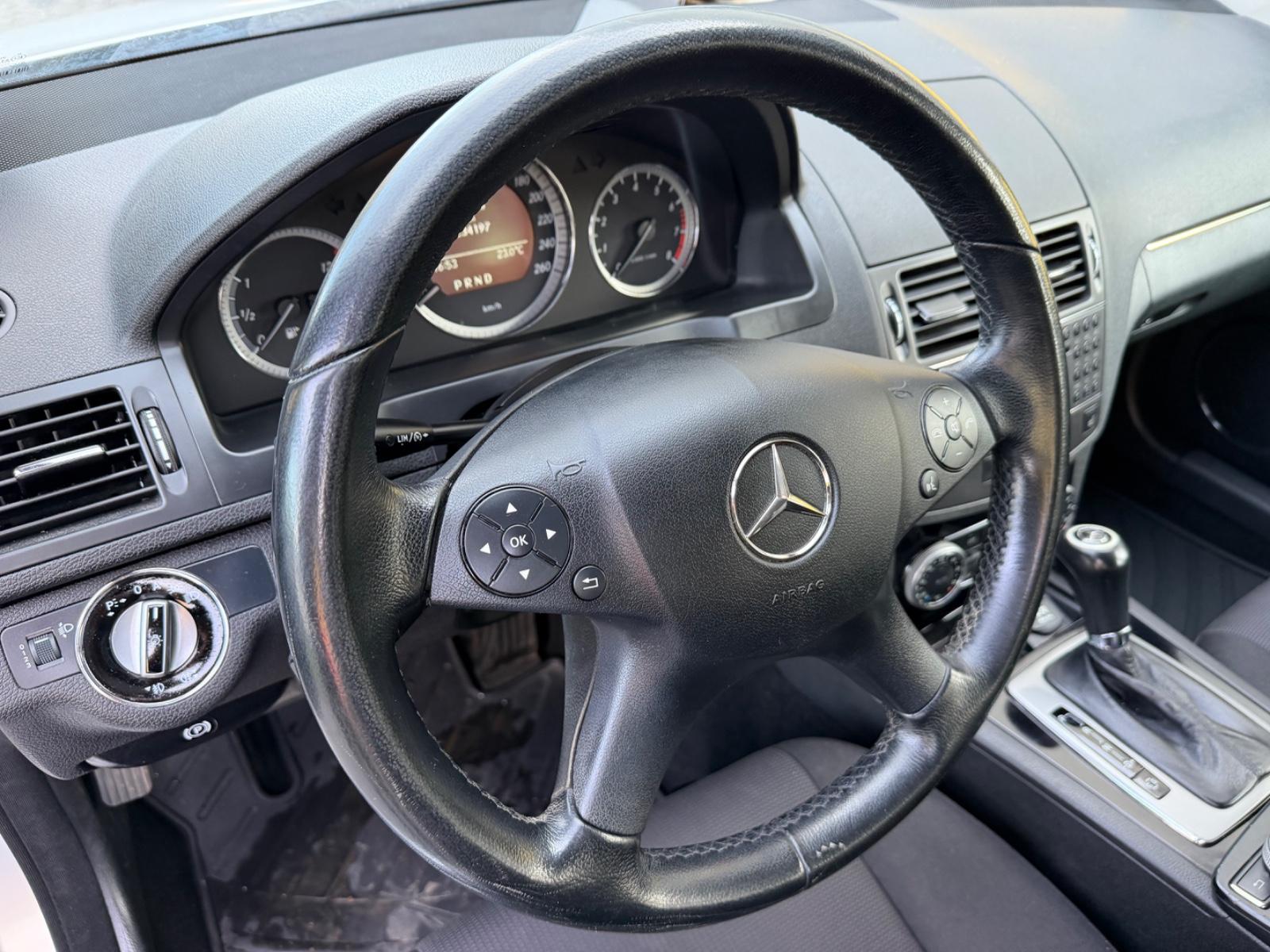 Mercedes-Benz C180 2010 — photo 14