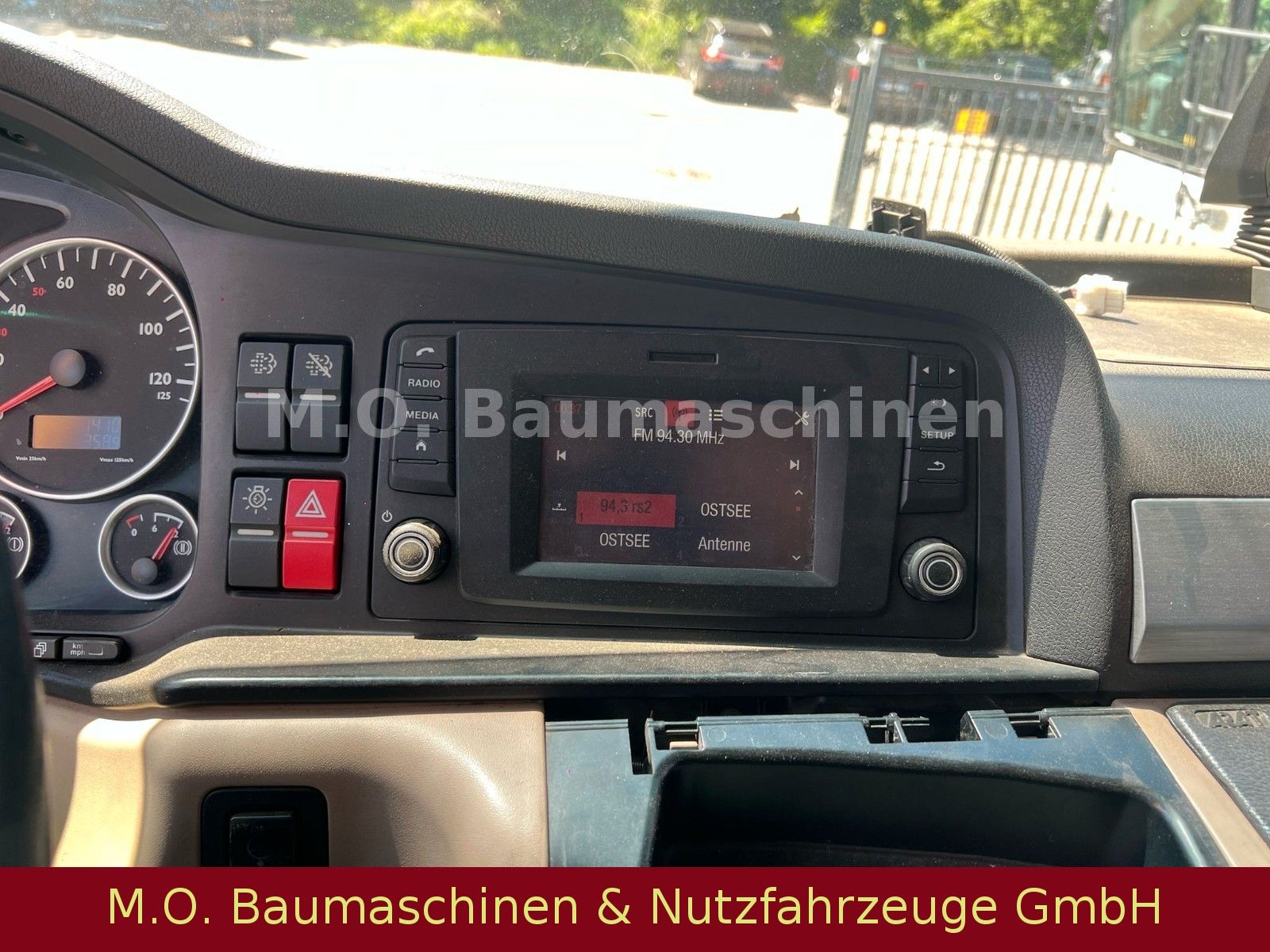 Fahrzeugabbildung MAN TGX 18.460 / 4x2 / Euro 6 / Hiab Skiploader /