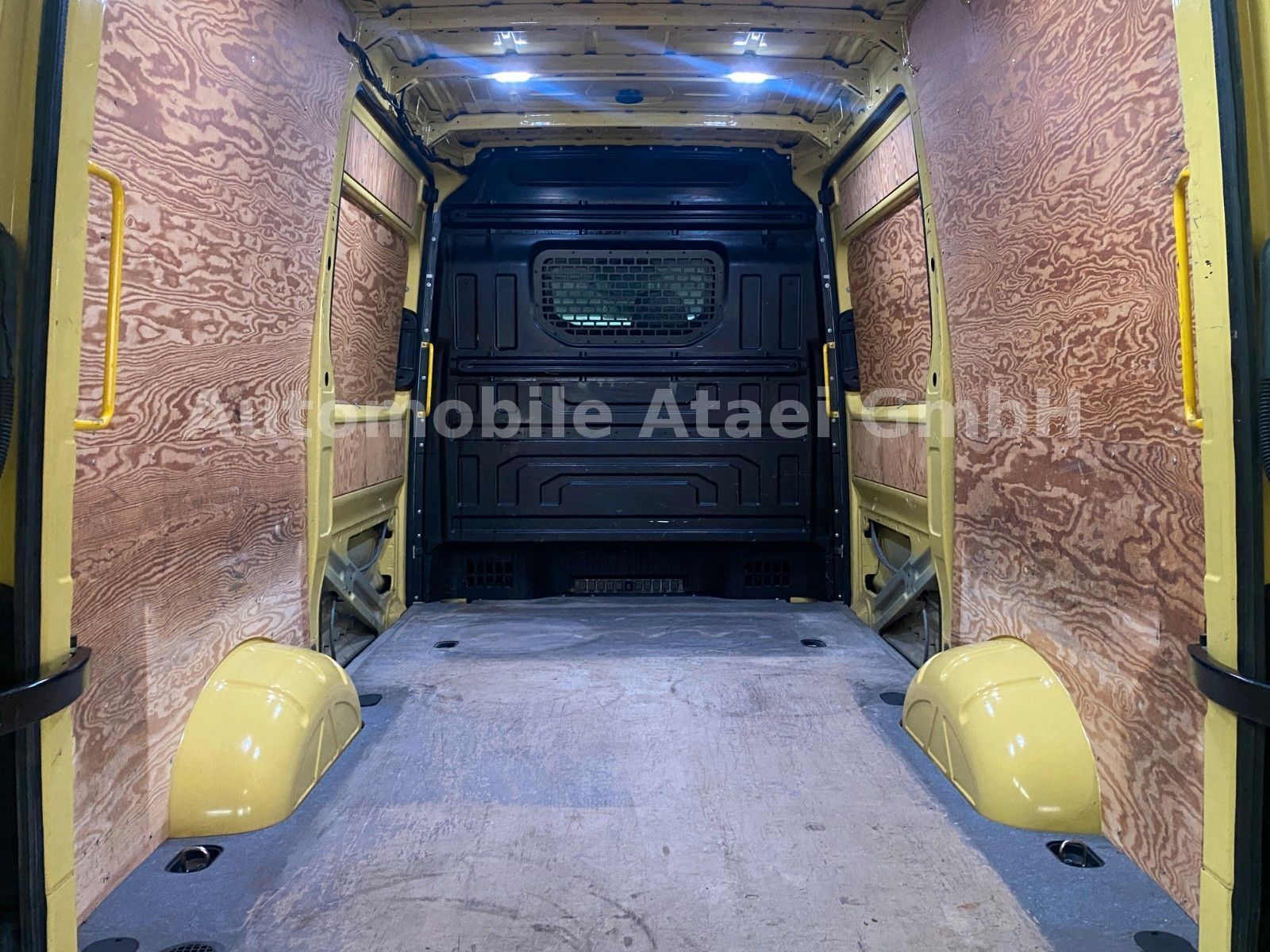 Fahrzeugabbildung Volkswagen Crafter 35 TDI *AHK 3,5t* 1.HAND+ PDC (6932)