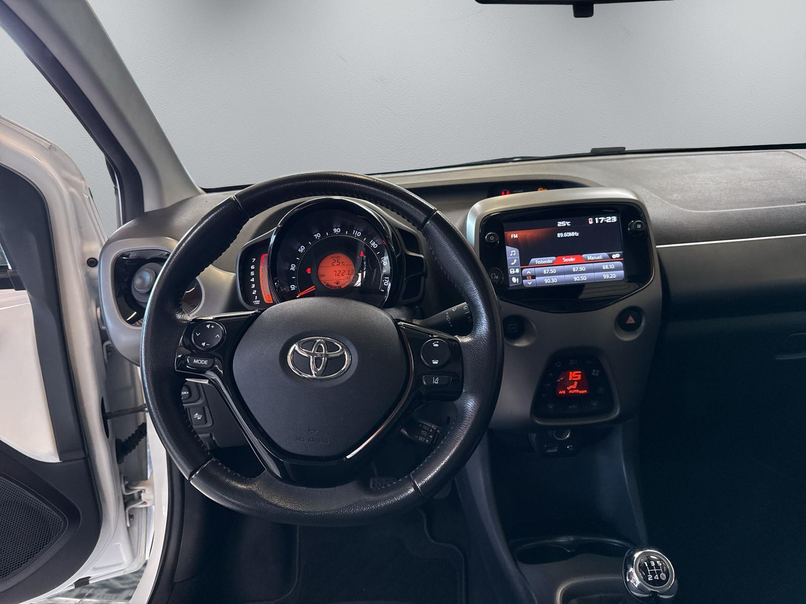 Toyota AYGO x-Play- Faltdach-Neuer-TÜV-8 fachbereift-Ka