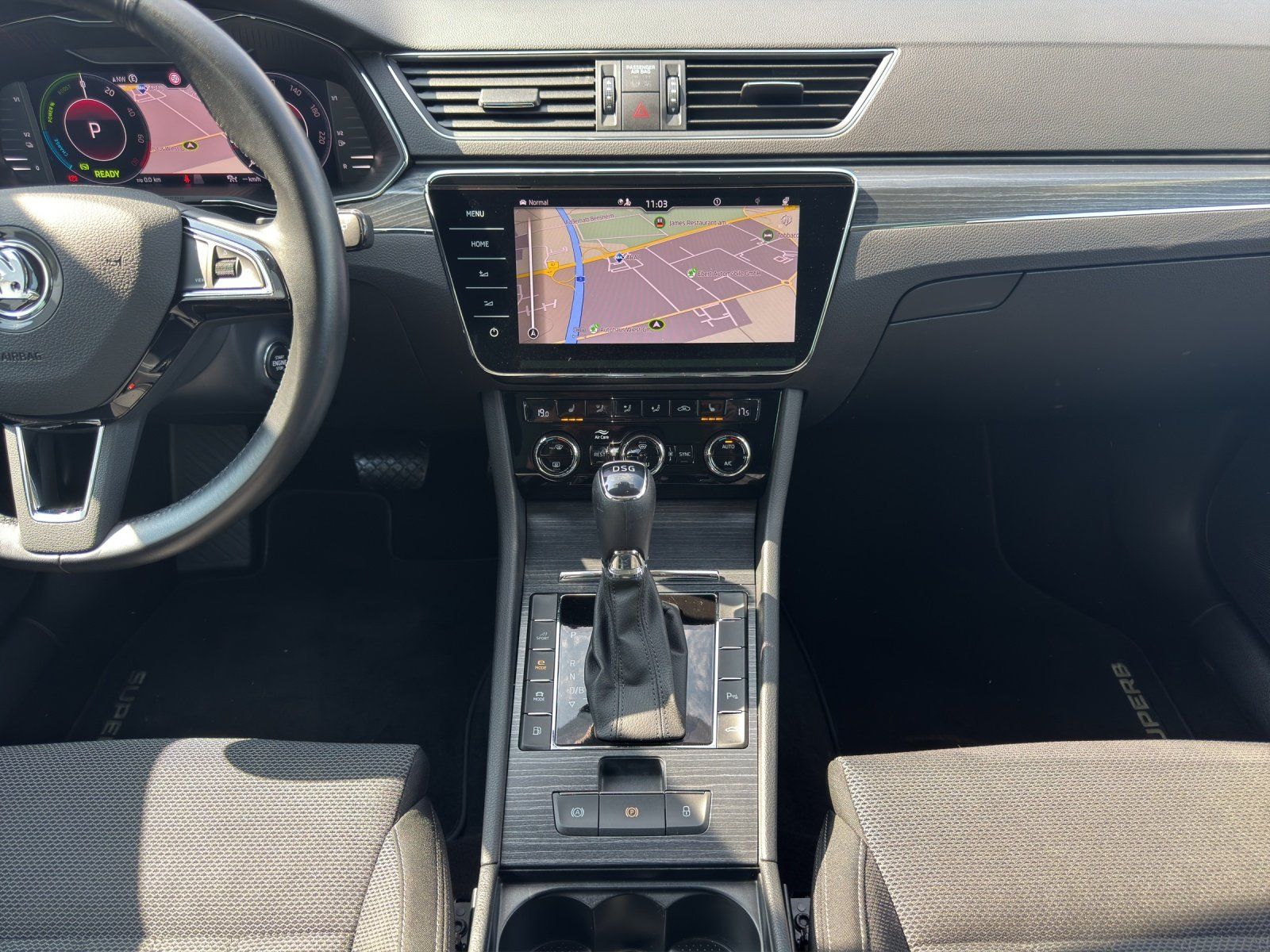 Fahrzeugabbildung SKODA Superb Combi 1.4 TSI Style iV/KAMERA/VIRTUAL/ACC