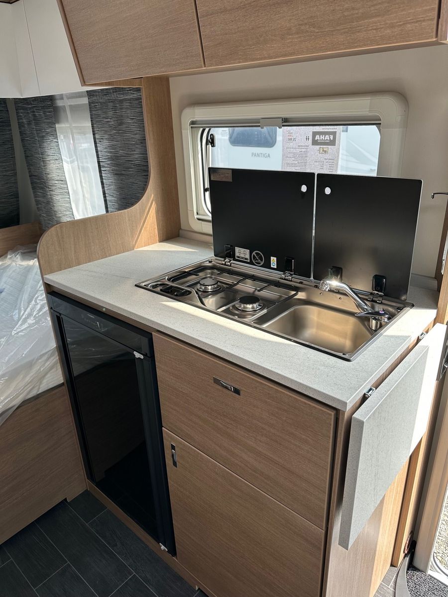 Fahrzeugabbildung Tabbert Senara 400 QD 2.3 Premium Interieur Exterieur