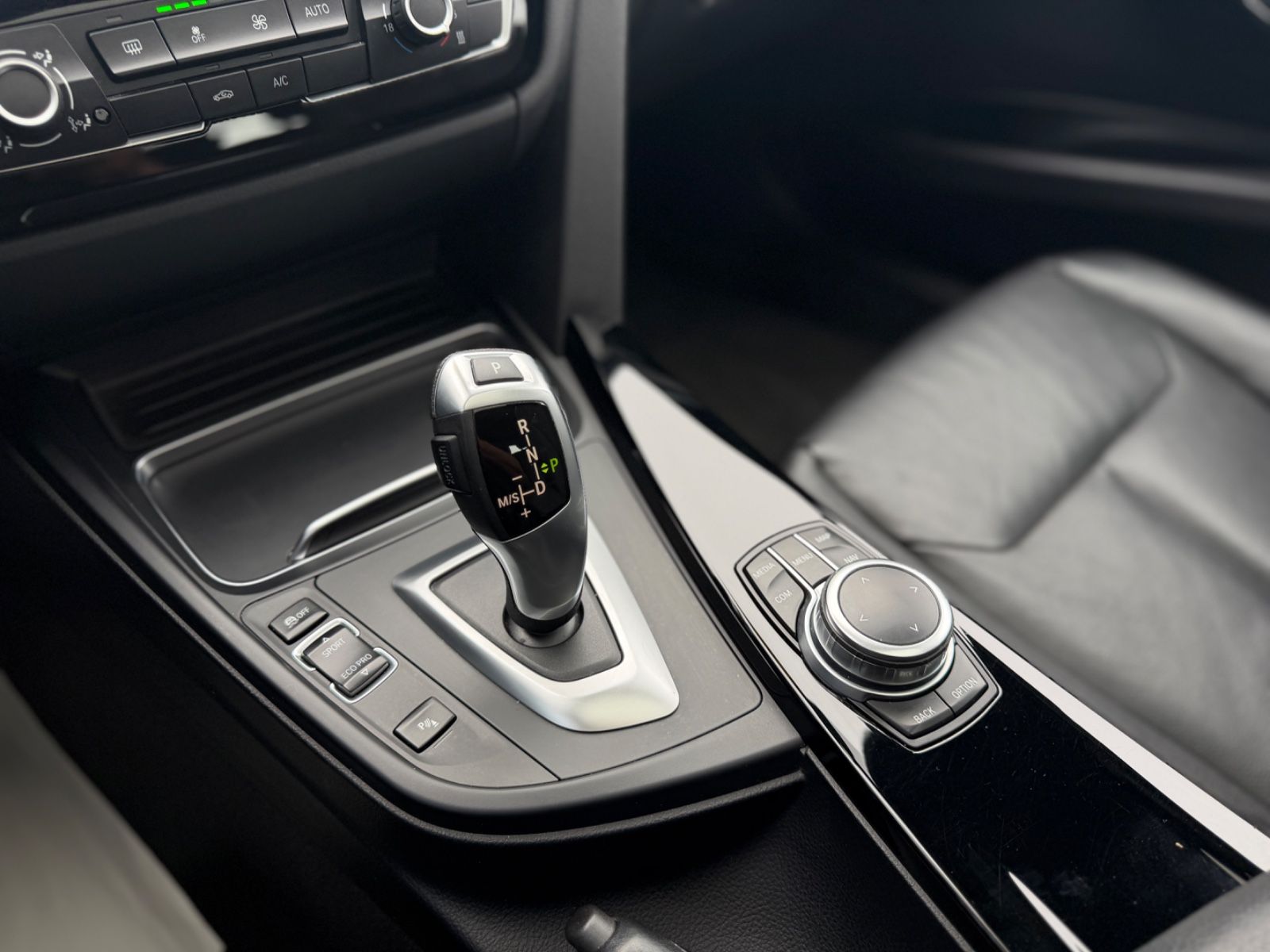 320d Aut. Advantage Pano Leder Navi HUD
