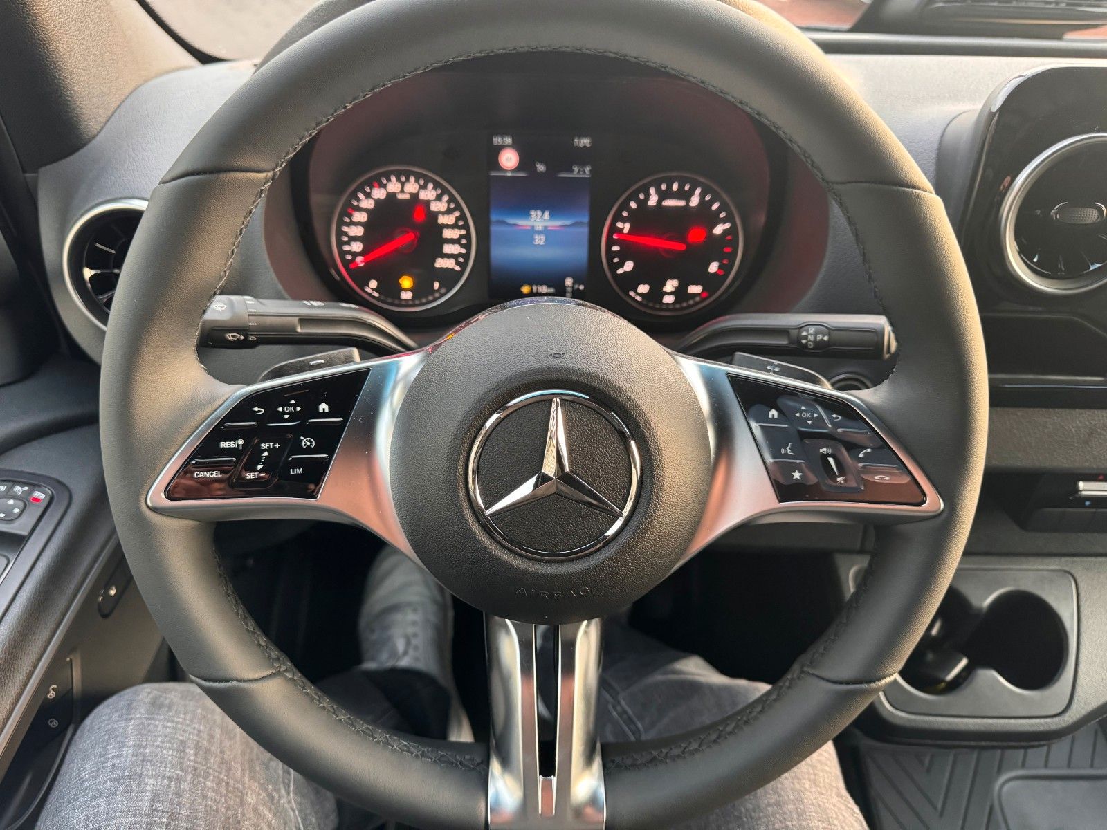 Fahrzeugabbildung Mercedes-Benz Sprinter 319 CDI 4325 Klima Kamera AHK LED