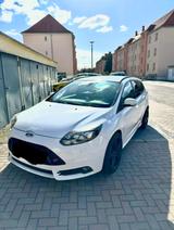 Ford Focus 2,0 EB ST Leder-Exklusiv-Paket Turnier ST - Ford Focus aus 2013: ST