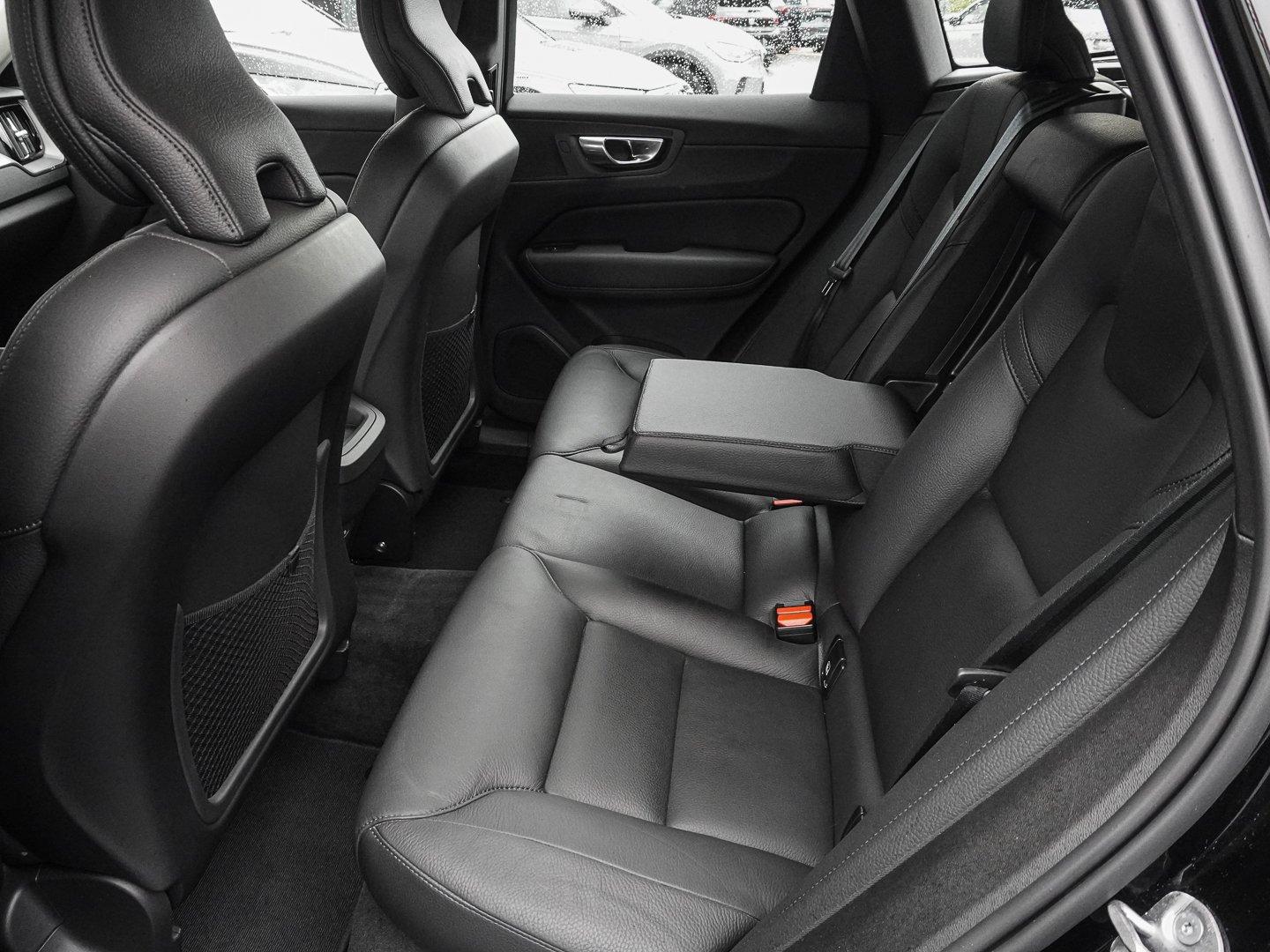 Volvo XC60 B4 B Plus Dark H&K 19ZOLL FRONTHZG SHZ-HI