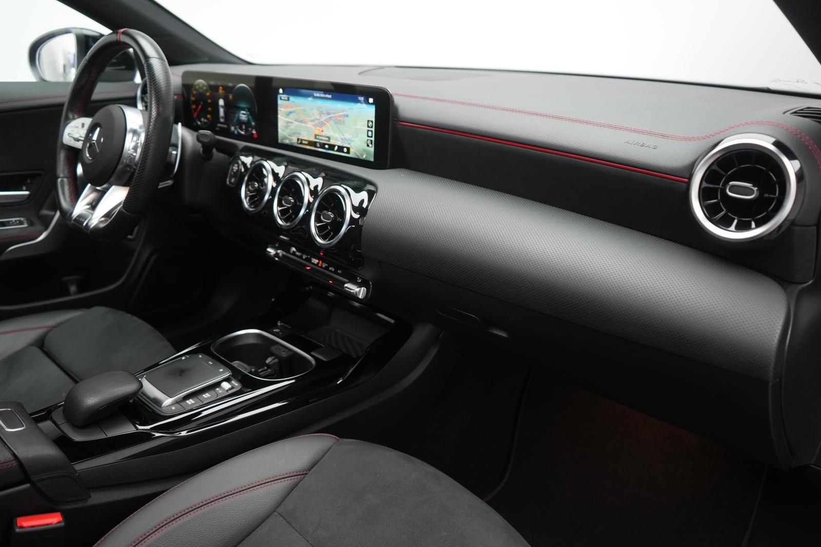 Mercedes-Benz CLA 35 AMG 4Matic Speedshift 7G-DCT Kamera Pano foto 16