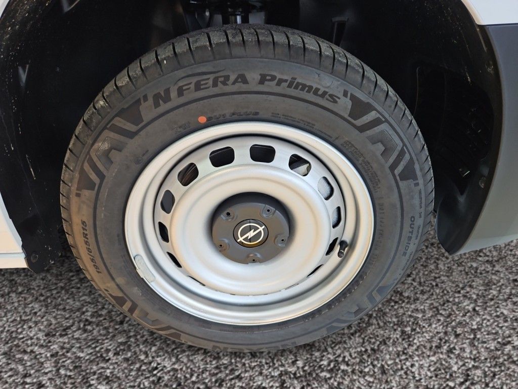 Fahrzeugabbildung Opel Combo Cargo 1.5 D Navi, RFK, SHZ, Holzb.