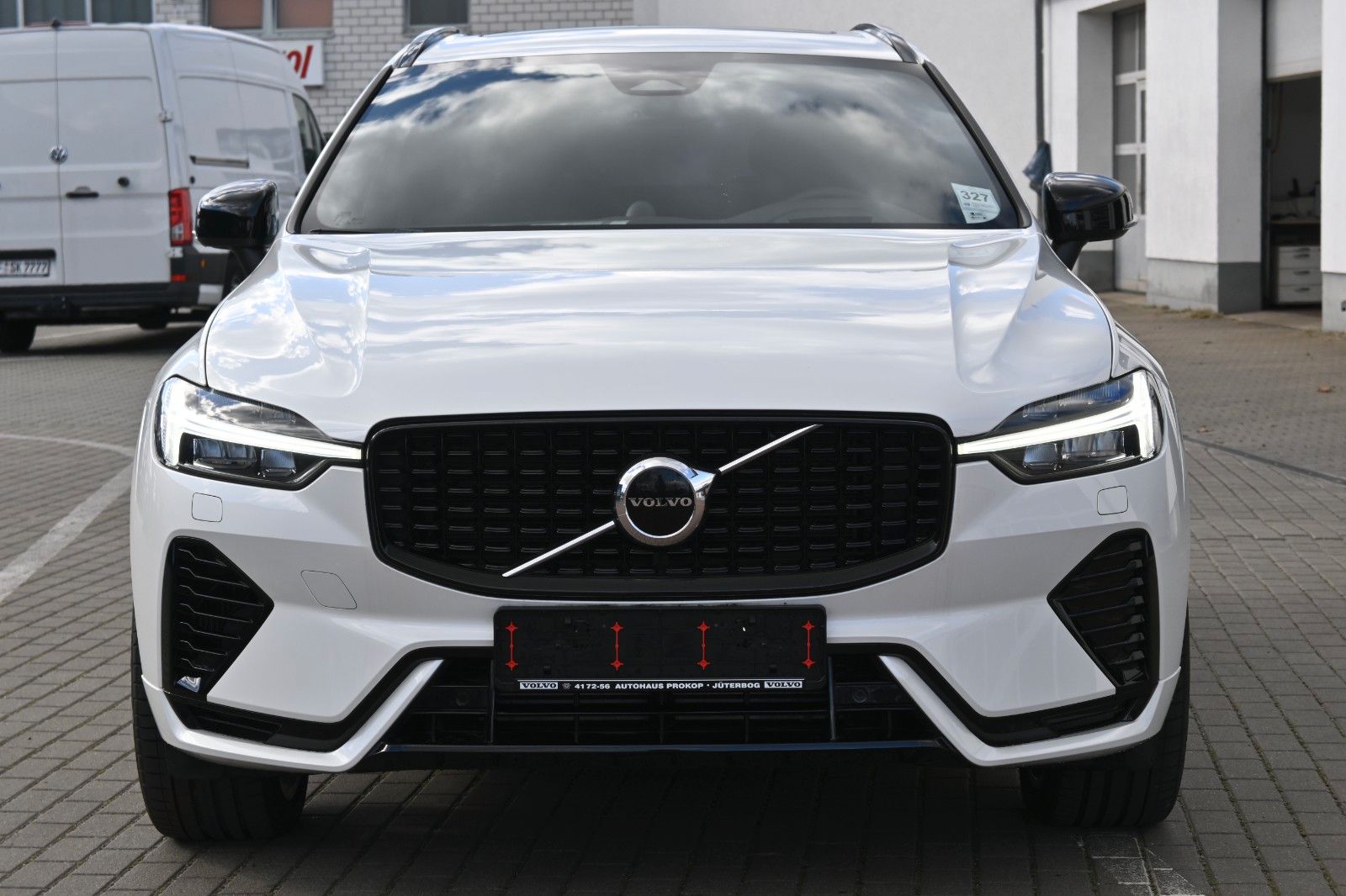 Fahrzeugabbildung Volvo XC60 T8 R Design PHEV MAPS*Luft*B&W*STHZG*HUD*