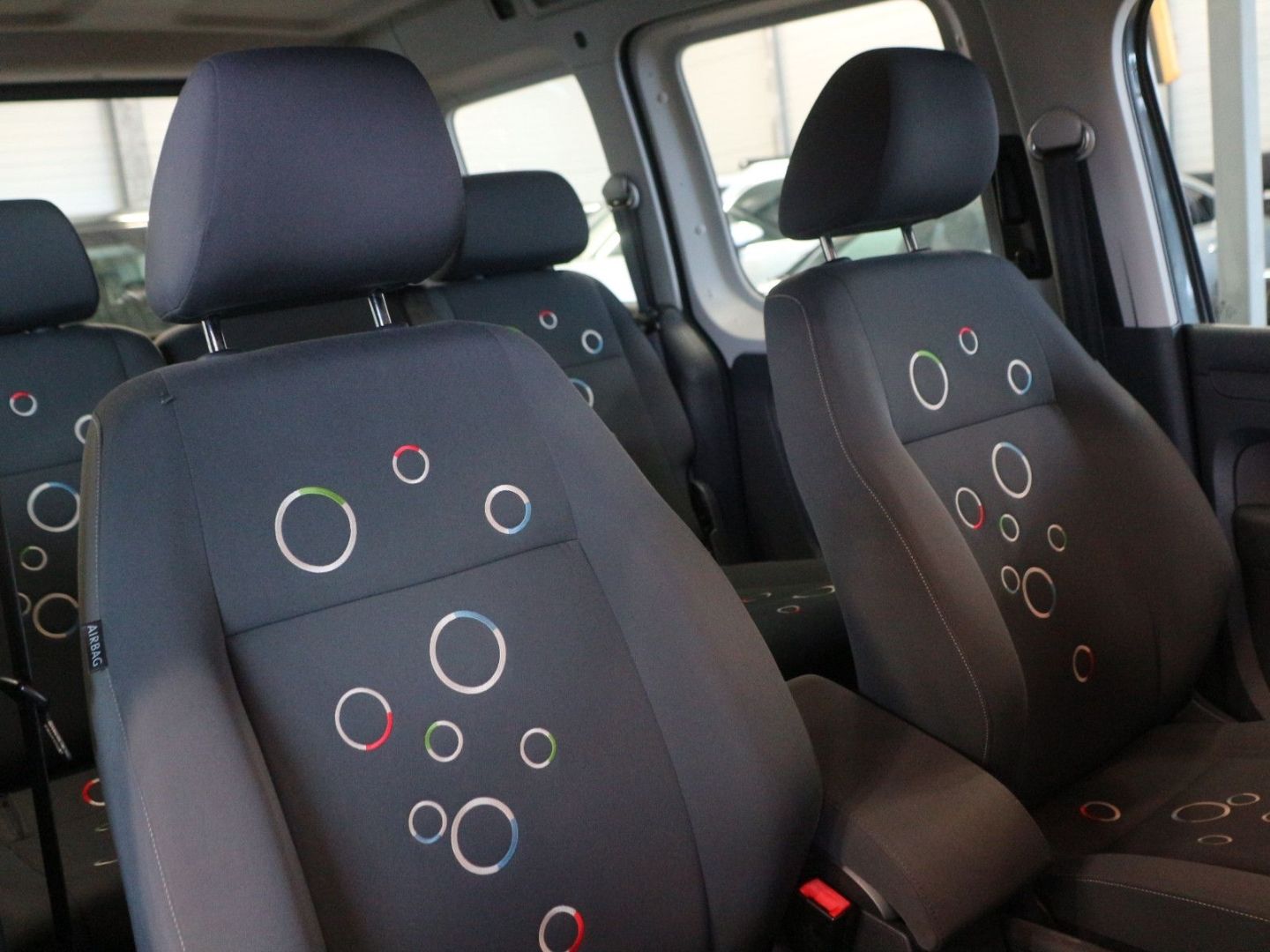 Fahrzeugabbildung Volkswagen Caddy TSI Roncalli 5-Sitzer AHK Klima PDC