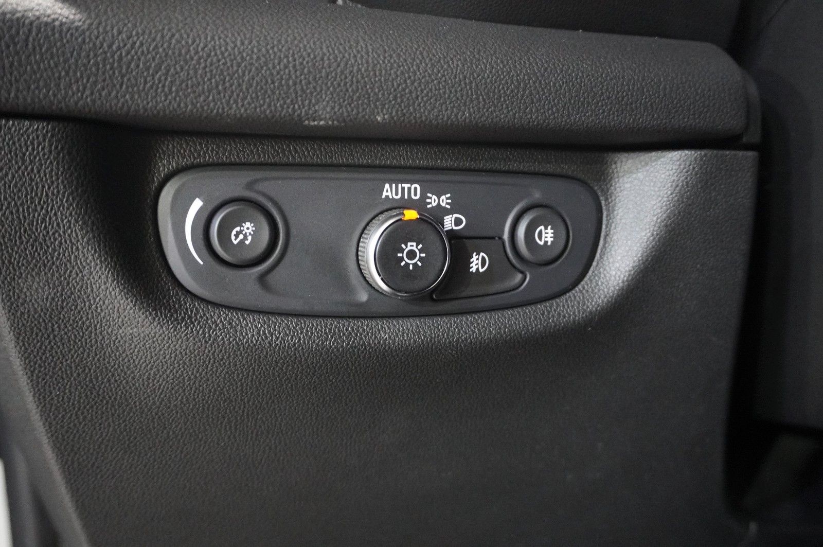 Fahrzeugabbildung Opel Insignia B ST 2.0D ELEGANCE NAVI/LED/KAMERA/HUD