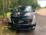 Hyundai H-1 2.5 CRDi 8-Sitzer/AHK/TÜV 02/2027 - Hyundai H-1 von privat