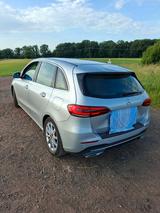 Mercedes-Benz B 220 4MATIC DCT - - silberne Mercedes-Benz B 220