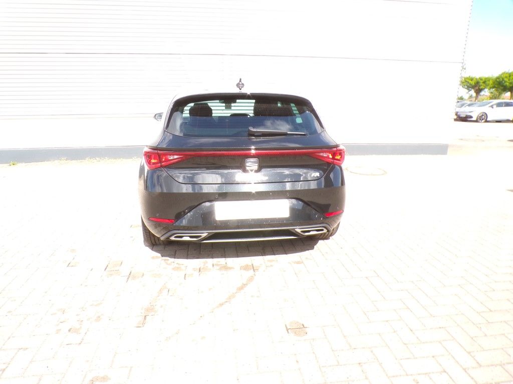 Fahrzeugabbildung SEAT Leon 1.5 eTSI DSG FR