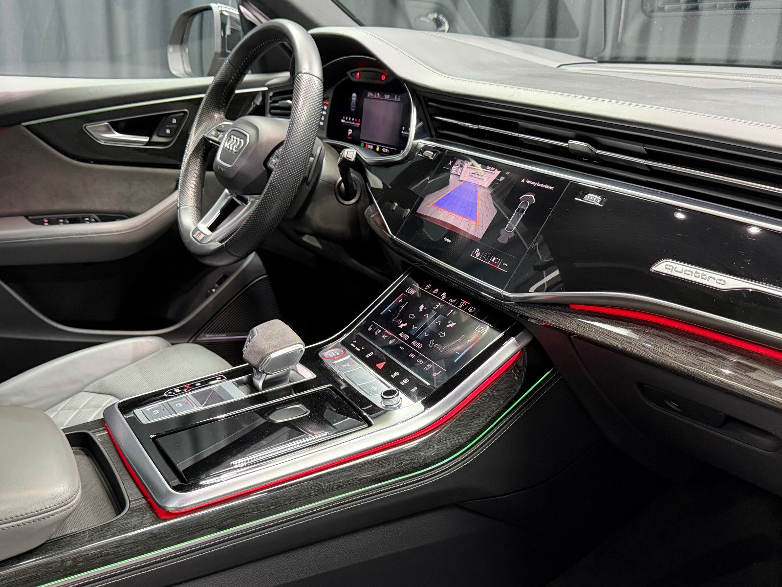 Fahrzeugabbildung Audi SQ8 4.0 TDI quattro|3D BANG&OLUFSEN|RS-SITZE|AHK