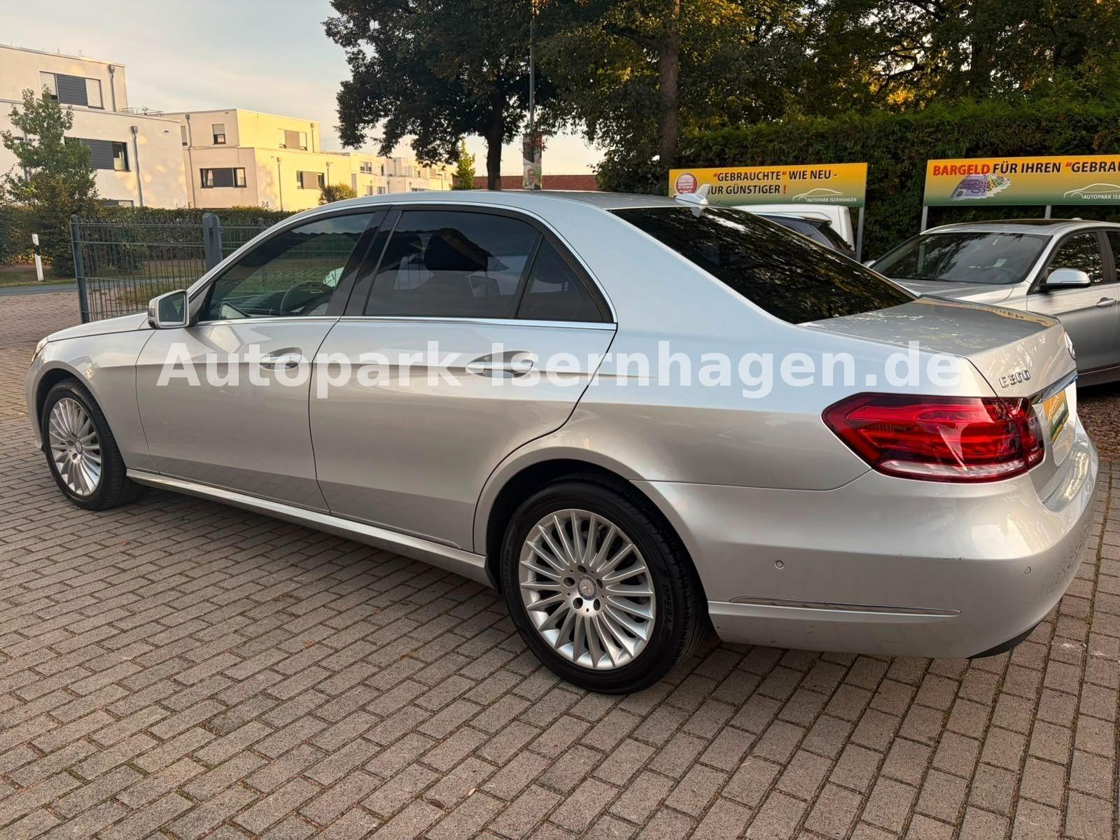 Mercedes-Benz E 300 Elegance*FL*Pano*Leder*4xSZH*Keyless*Xenon