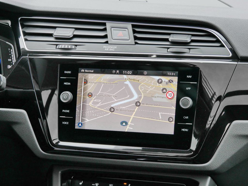 Fahrzeugabbildung Volkswagen Touran Highline 2.0 TDI DSG AHK Navi RFK