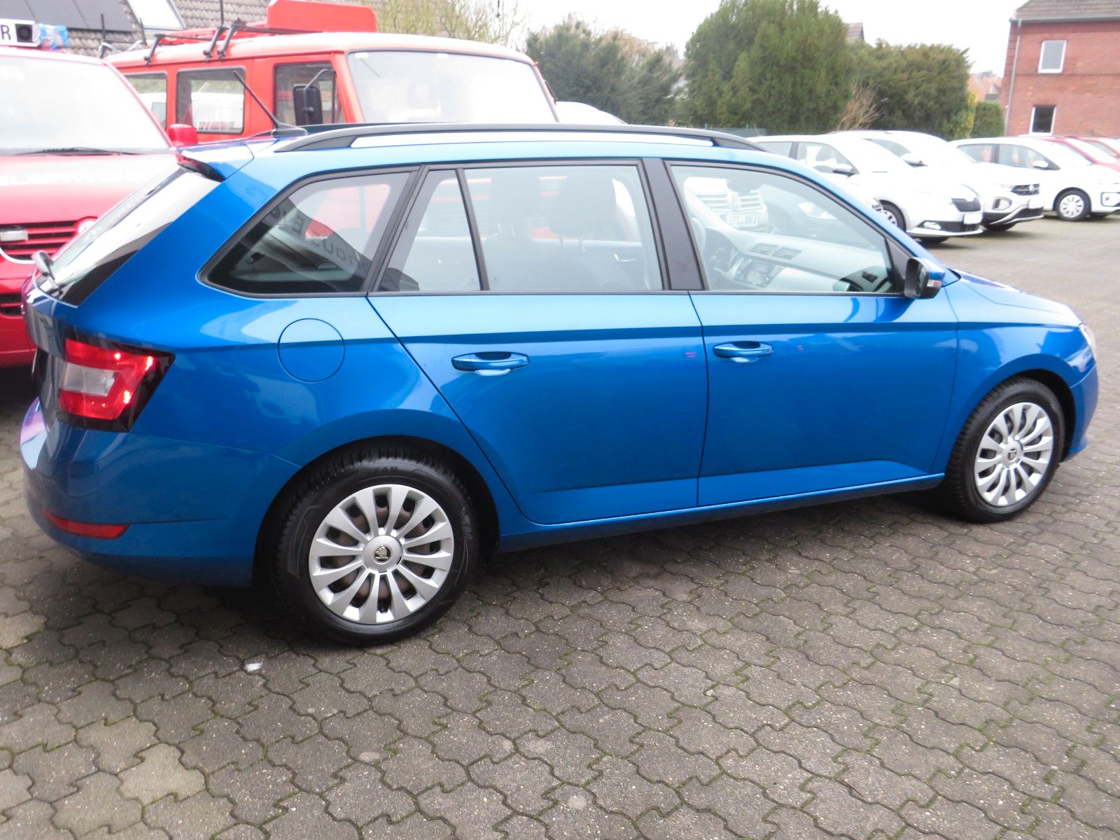 Fahrzeugabbildung SKODA Fabia Combi Ambition PDC GRA SMART-LINK SITZH.1H