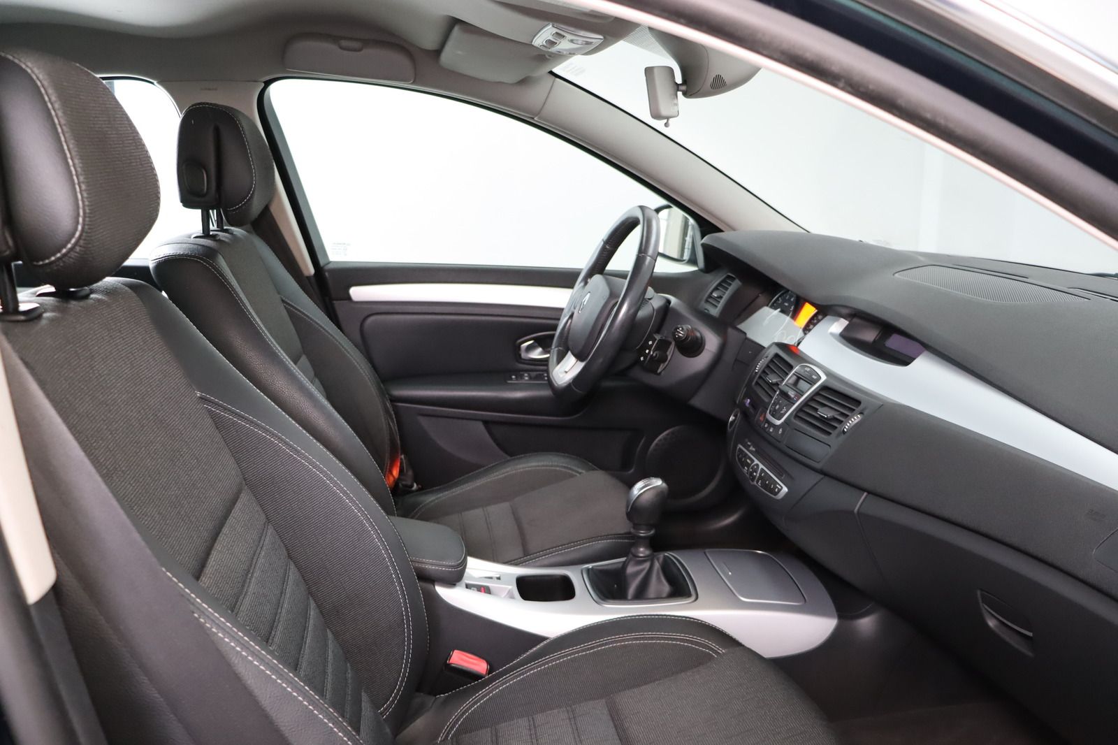 Fahrzeugabbildung Renault Laguna Dynamique 2.0 16V * HU/AU bis 07.26 * AHK