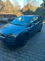 Ford Focus Turnier 1.4 - Ford Focus aus 2005: Turnier