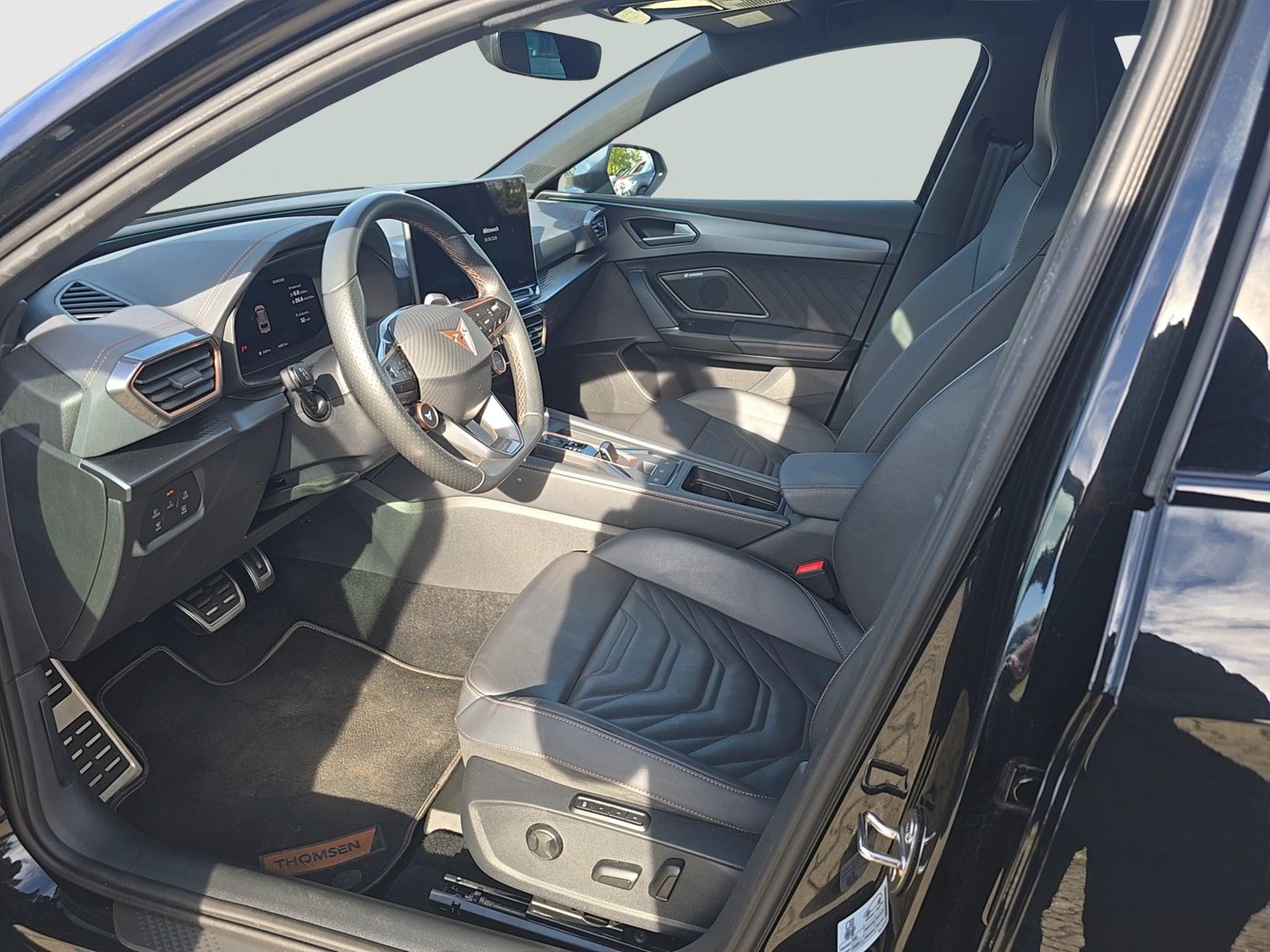 Fahrzeugabbildung CUPRA Leon Sportstourer 1.5 e-Hybrid 200 kW VZ AHZ MAT