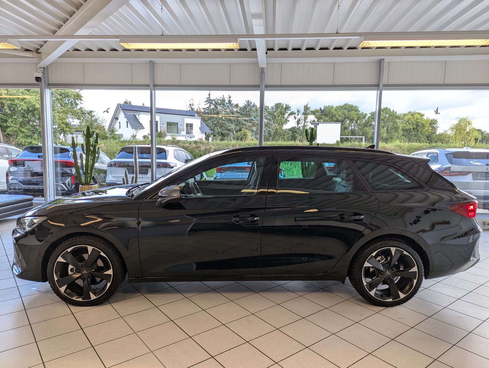 CUPRA Leon 1.5 eTSI Pano Intelligent-Dynamic-Edge-Pake - Image 4