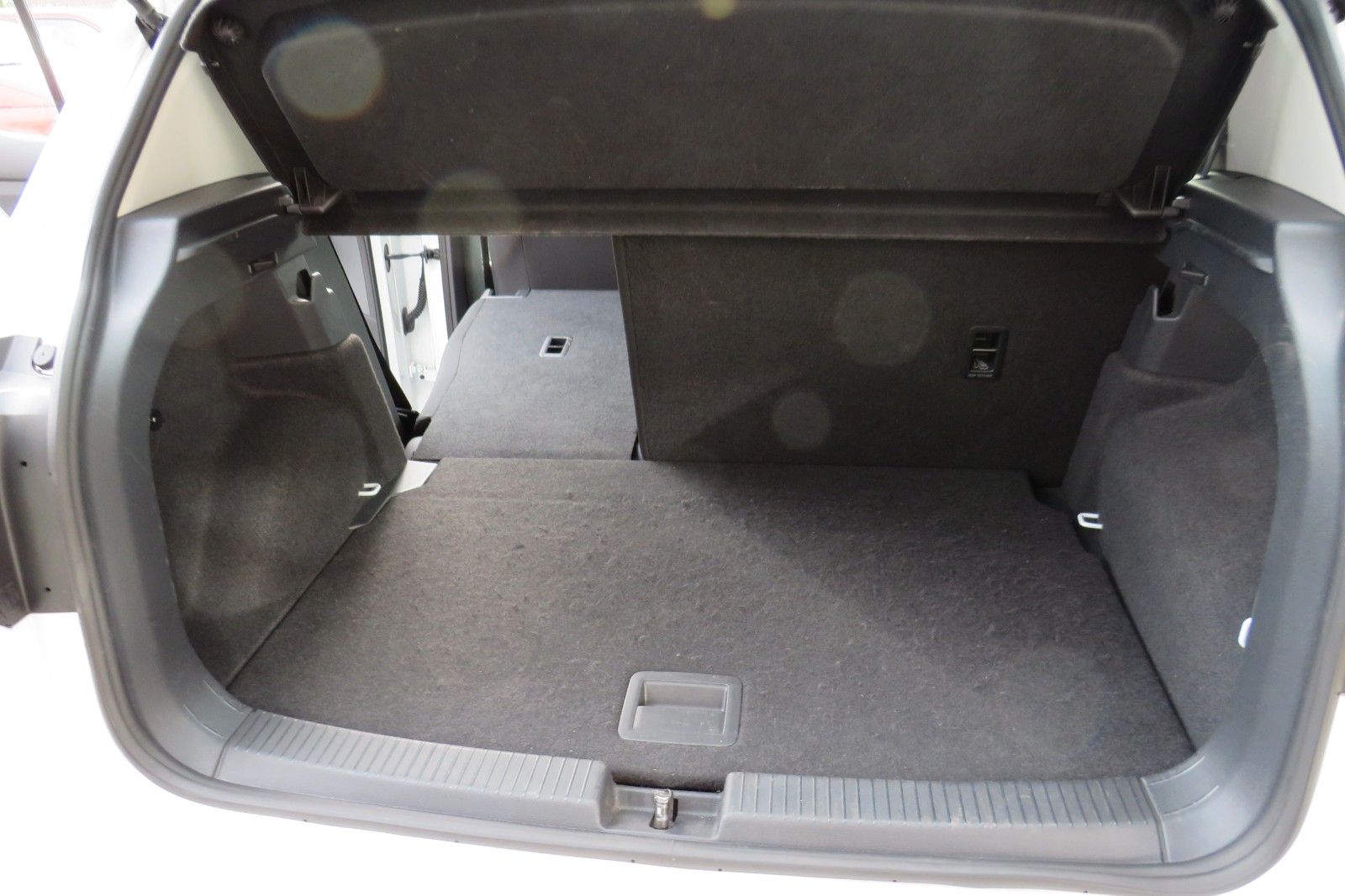 Fahrzeugabbildung Volkswagen T-Cross Life DSG PDC TELVOR SITZH. 1H.