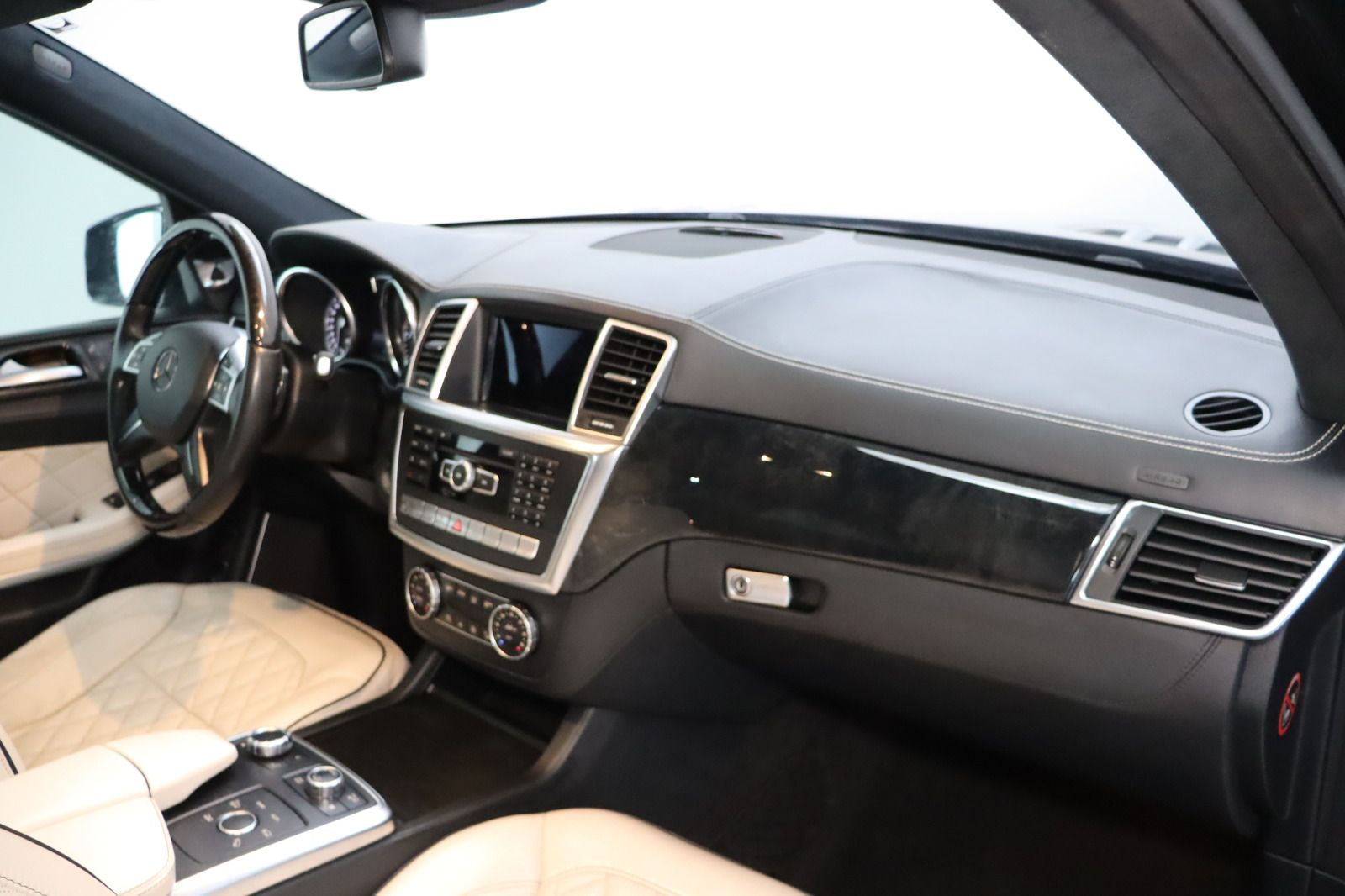 Fahrzeugabbildung Mercedes-Benz GL 350 d 4Matic DIS FOND Desingno Pano * 7. Sitz