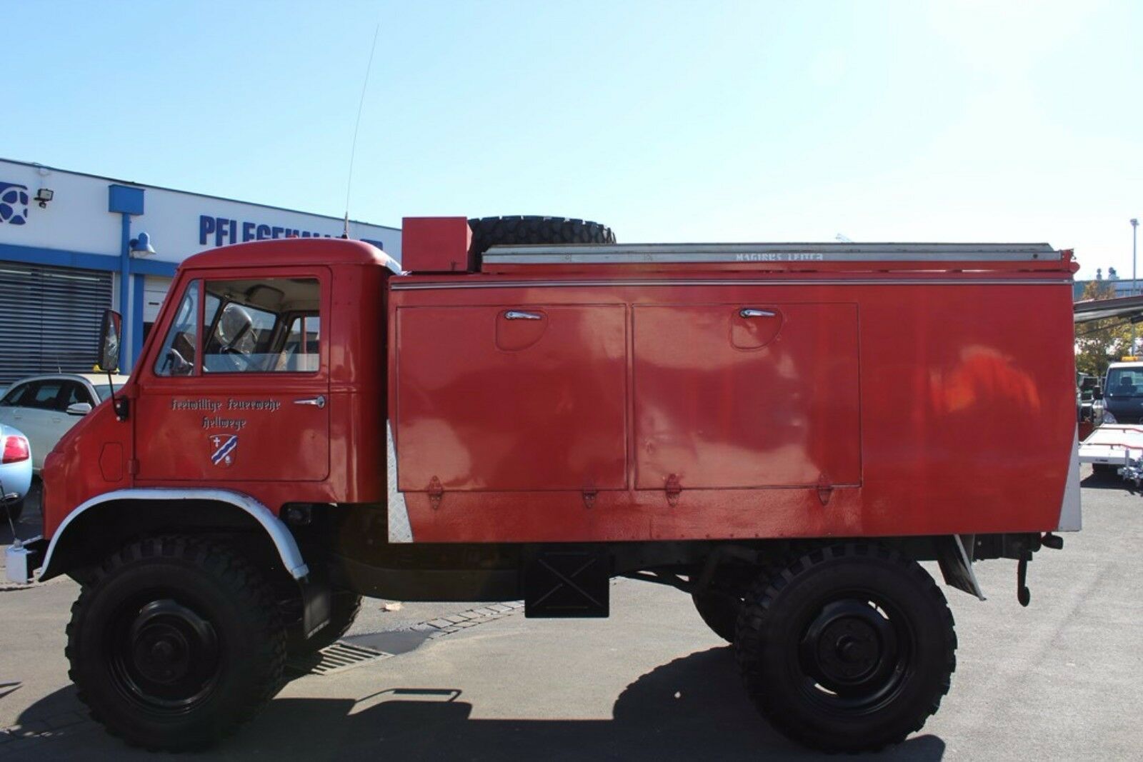 Fahrzeugabbildung Mercedes-Benz UNIMOG Tanklöschfahrzeug TLF8/8 S/404.1