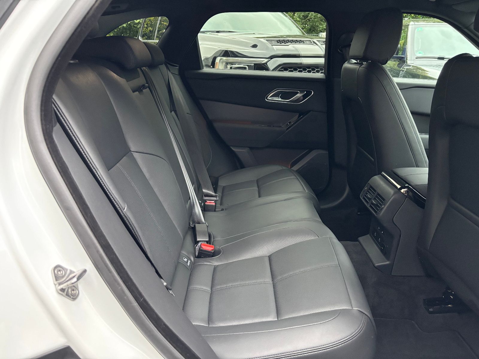 Fahrzeugabbildung Land Rover Range Rover Velar R-Dynamic/KAMERA/Design-Paket