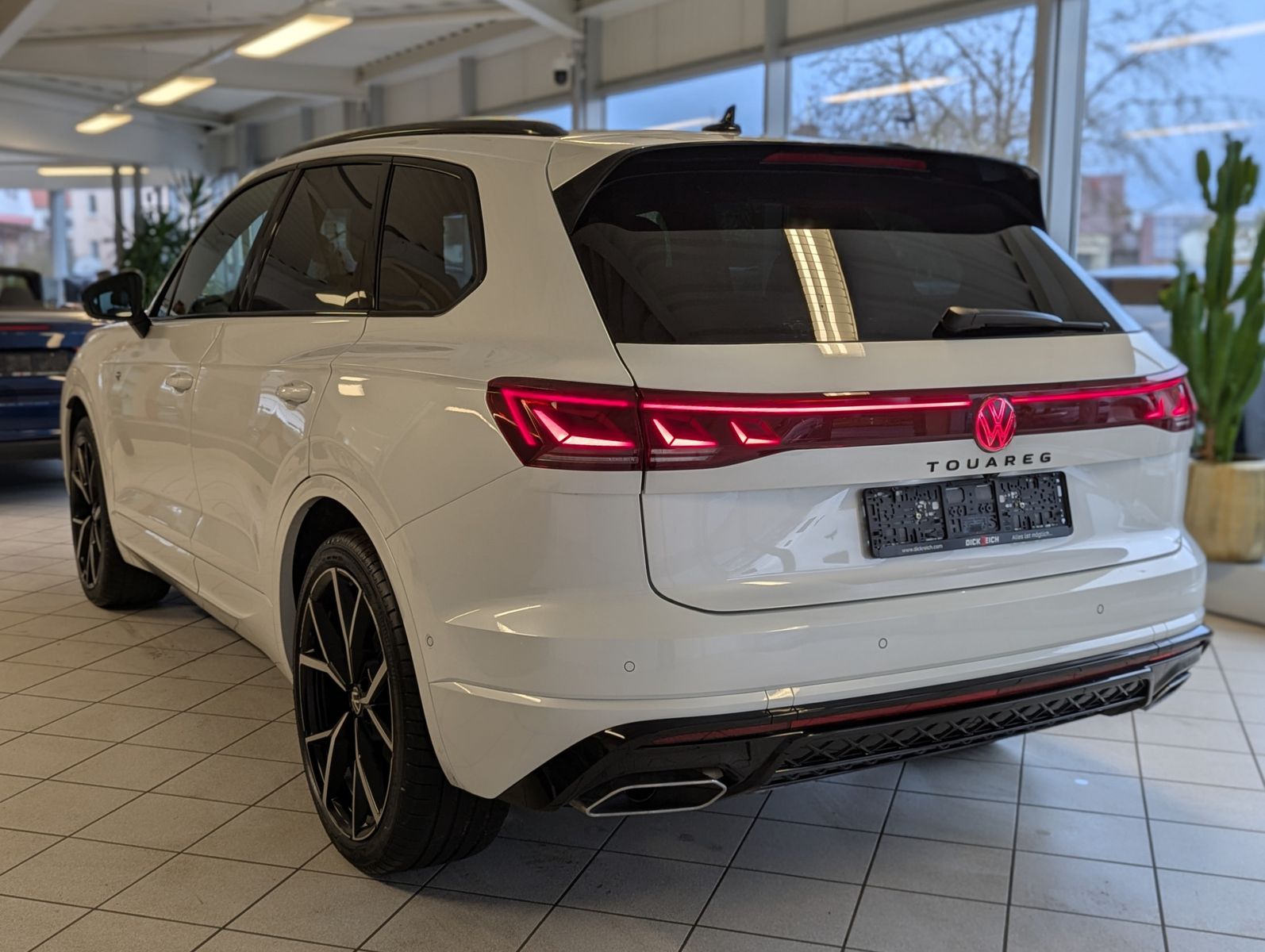 Fahrzeugabbildung Volkswagen Touareg 3.0TDI 4M R-Line VOLL Black 22" UPE 114T