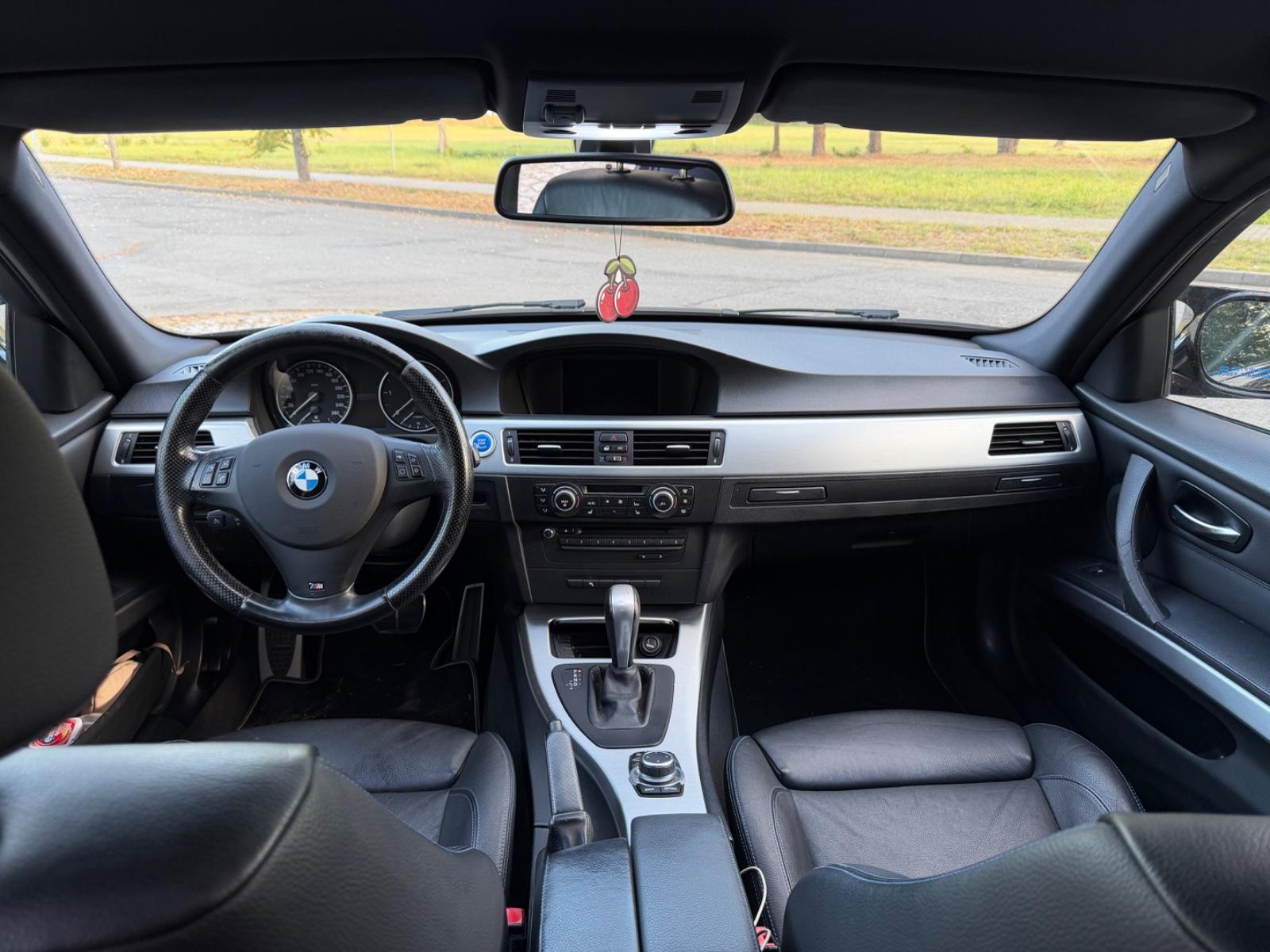 BMW 318 2010 — photo 12