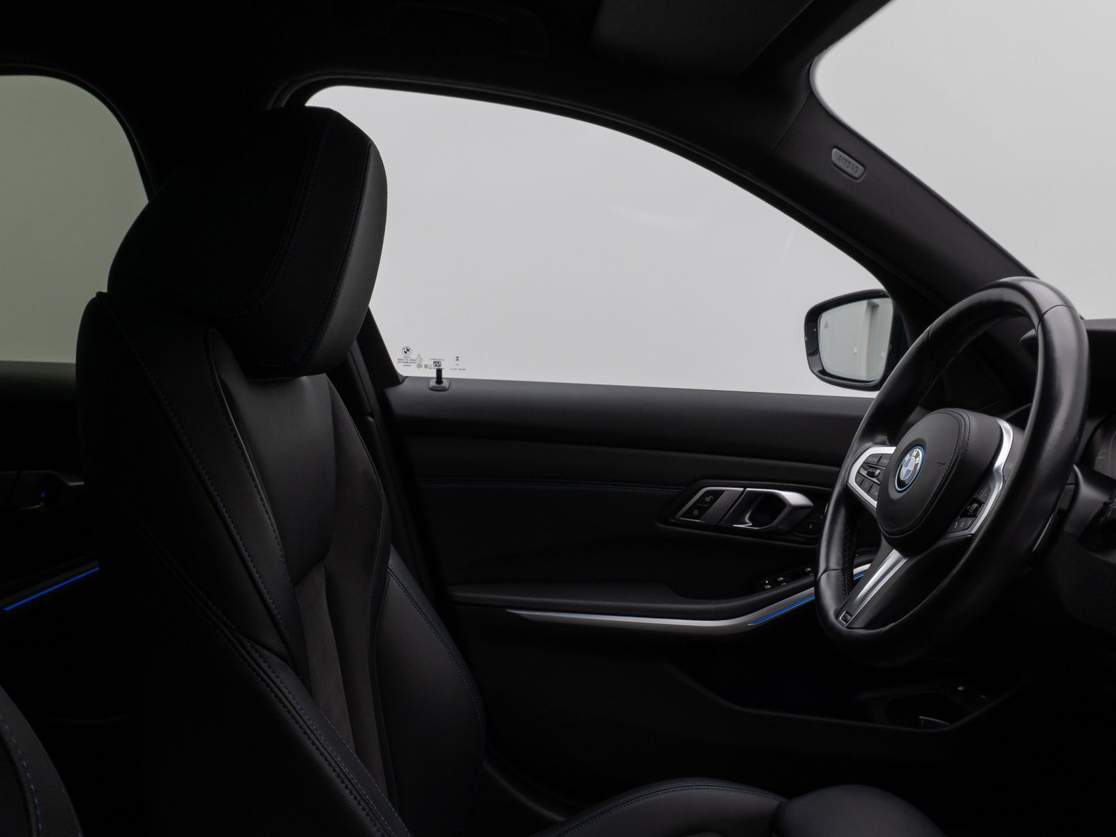 Fahrzeugabbildung BMW 330e  M Sport Laser Kamera HUD DAB HiFi Komfort