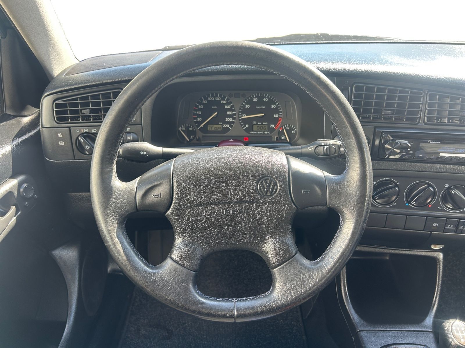 Fahrzeugabbildung Volkswagen Golf 2.0 GTI TÜV 04/2027 H-Kennz. TOP GEPFLEGT