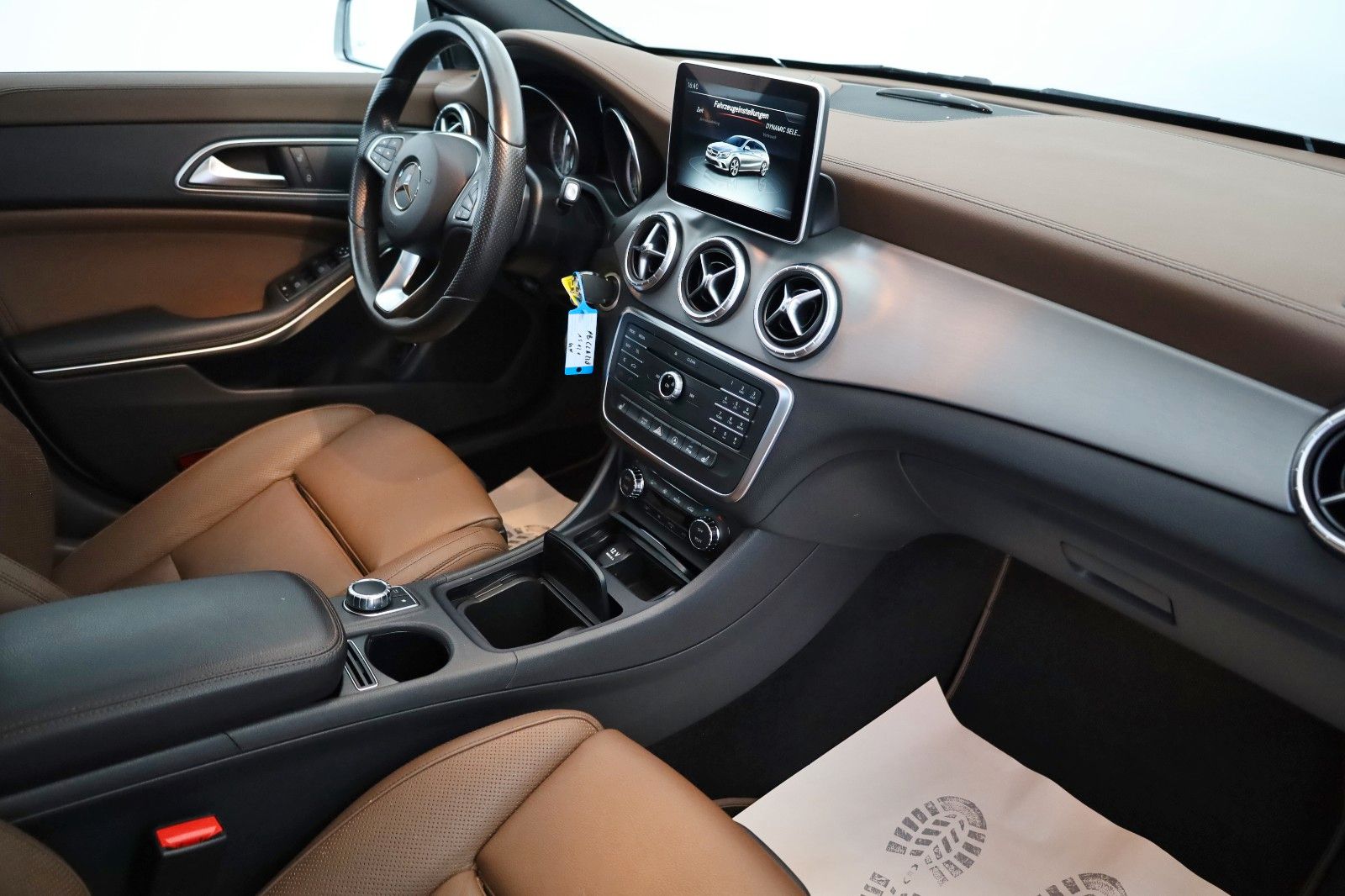 Fahrzeugabbildung Mercedes-Benz CLA 220d SB Leder,Navi,Xenon,Panorama,ACC,SH,PDC